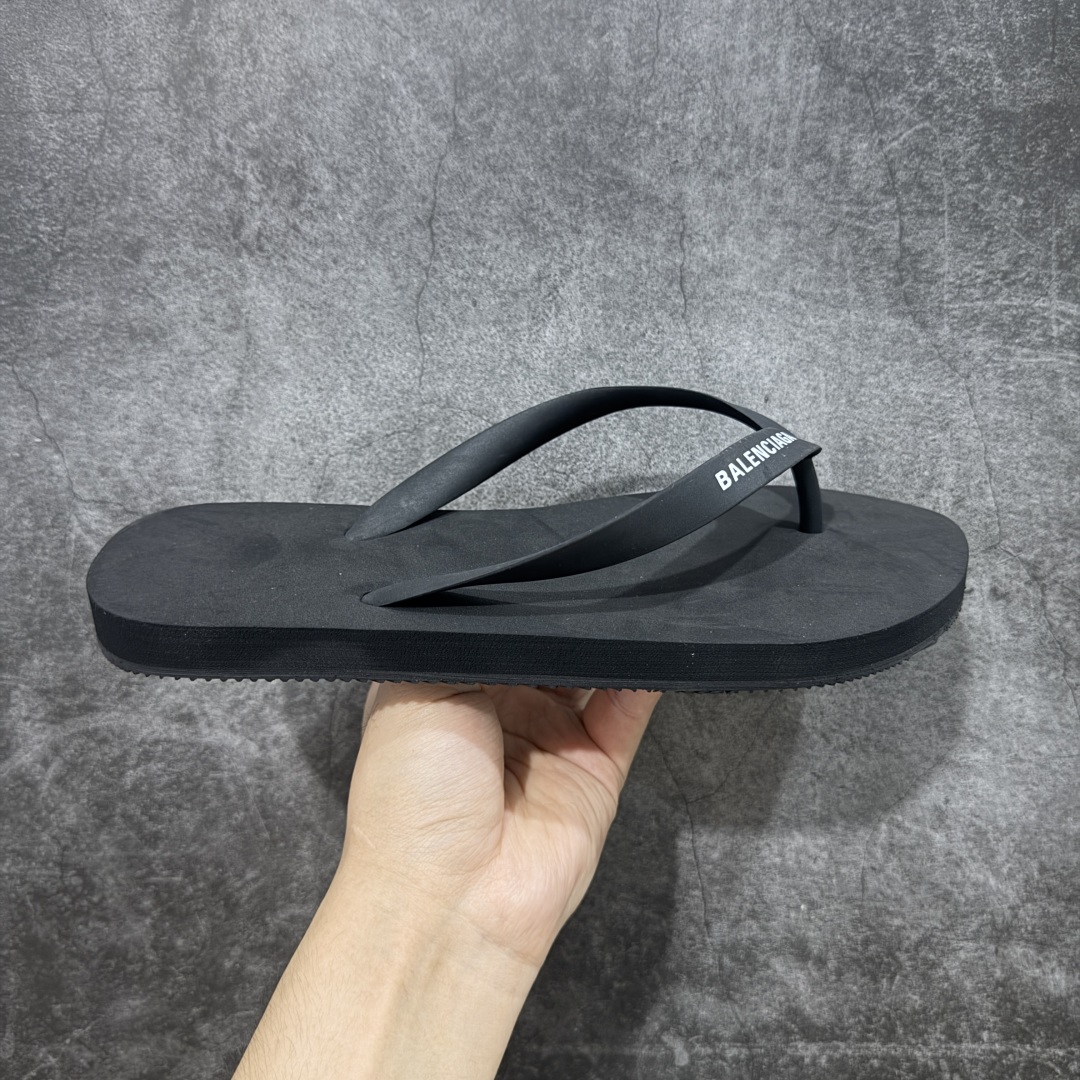  
【纯原】巴黎世家 TRACK SNEAKER RECY CLED 经典百搭简约人字拖 夏季家居沙滩街