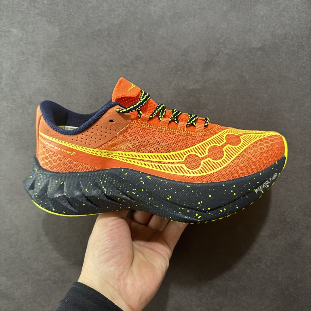 【LX纯原版】SAUCONY索康尼 ENDORPHIN PRO4 啡鹏系列 男女低帮缓震跑步鞋 注意区分市场公司级 品质细节有明显区别 索康尼推出的跑鞋是一款外观激进但脚感舒适的跑鞋 采用了全新的中底设计和鞋面工程 保留了软弹脚感和稳定支撑 适合进阶跑者和喜欢软弹脚感的跑者选择 尺码:36-46带半码-选品中心