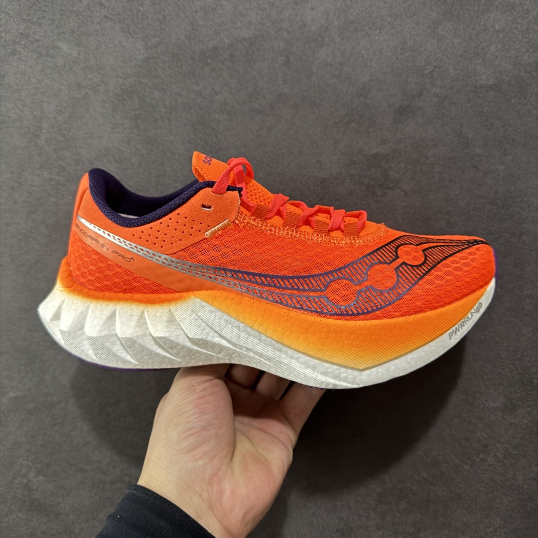 【LX纯原版】SAUCONY索康尼 ENDORPHIN PRO4 啡鹏系列 男女低帮缓震跑步鞋 注意区分市场公司级 品质细节有明显区别 索康尼推出的跑鞋是一款外观激进但脚感舒适的跑鞋 采用了全新的中底设计和鞋面工程 保留了软弹脚感和稳定支撑 适合进阶跑者和喜欢软弹脚感的跑者选择 尺码:36-46带半码-选品中心