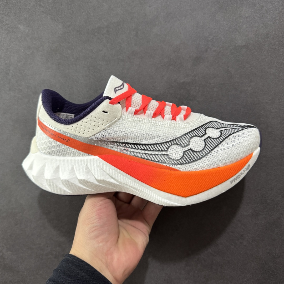 【LX纯原版】SAUCONY索康尼 ENDORPHIN PRO4 啡鹏系列 男女低帮缓震跑步鞋 注意区分市场公司级 品质细节有明显区别 索康尼推出的跑鞋是一款外观激进但脚感舒适的跑鞋 采用了全新的中底设计和鞋面工程 保留了软弹脚感和稳定支撑 适合进阶跑者和喜欢软弹脚感的跑者选择 尺码:36-46带半码-选品中心