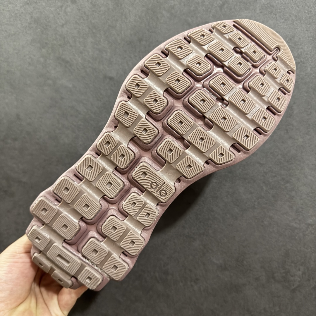 图片[9]-【PE版本】Alo Runner Mode96 明星同款 常青款增高低帮休闲运动鞋   超高品质 完美版型 清洁度超高 大厂采购原材料 多处细节一步到位 全新轻量EVA发泡缓震中底， 外置特殊防滑耐磨橡胶大底 厚度4cm增高效果 随意搭配的都好看的鞋子 尺码：36-45-选品中心