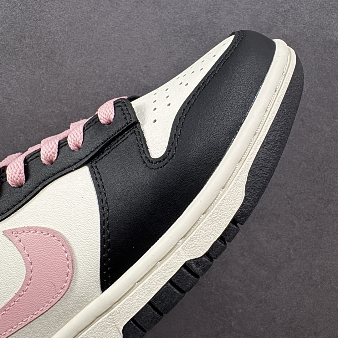  
Nike Dunk Low 莓莓奶茶 黑白粉
当莓果粉跃上经典黑白廓形，以沉稳黑为主调打底，点缀柔润