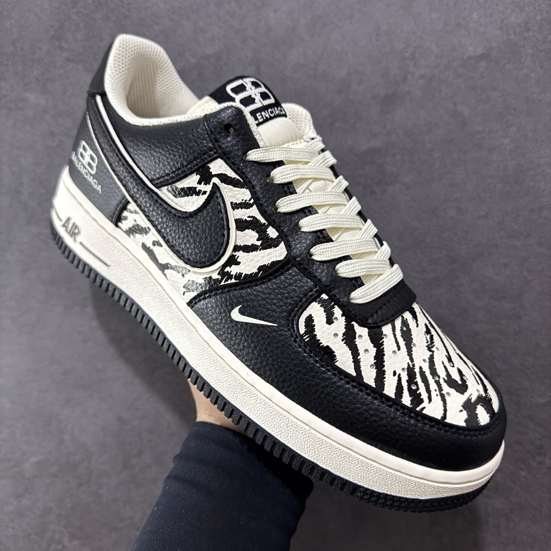  
Balenciaga x Nike Air Force 1 雪山米白黑
空军一号 低帮 运动鞋 休闲