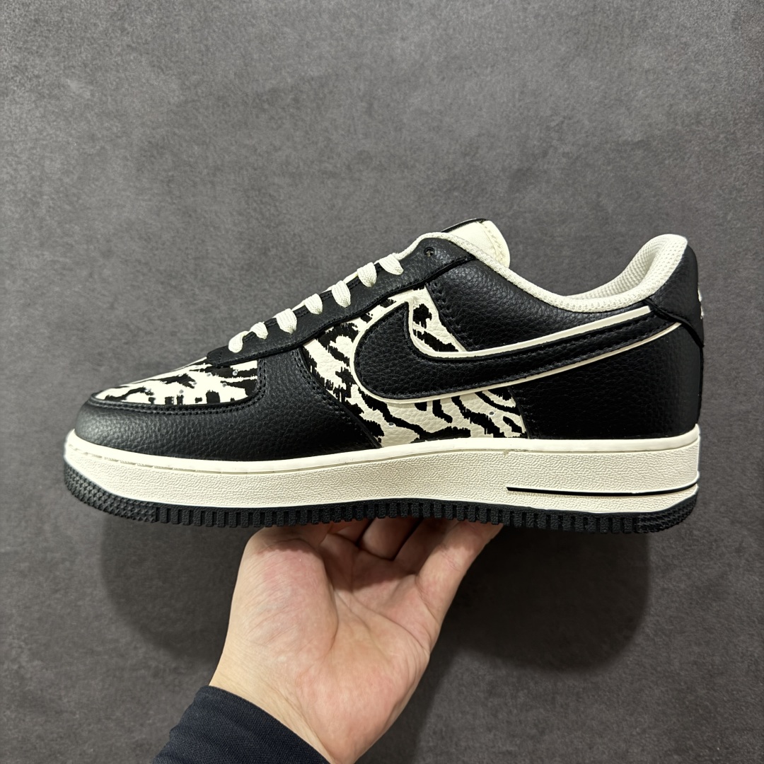 
Balenciaga x Nike Air Force 1 雪山米白黑
空军一号 低帮 运动鞋 休闲