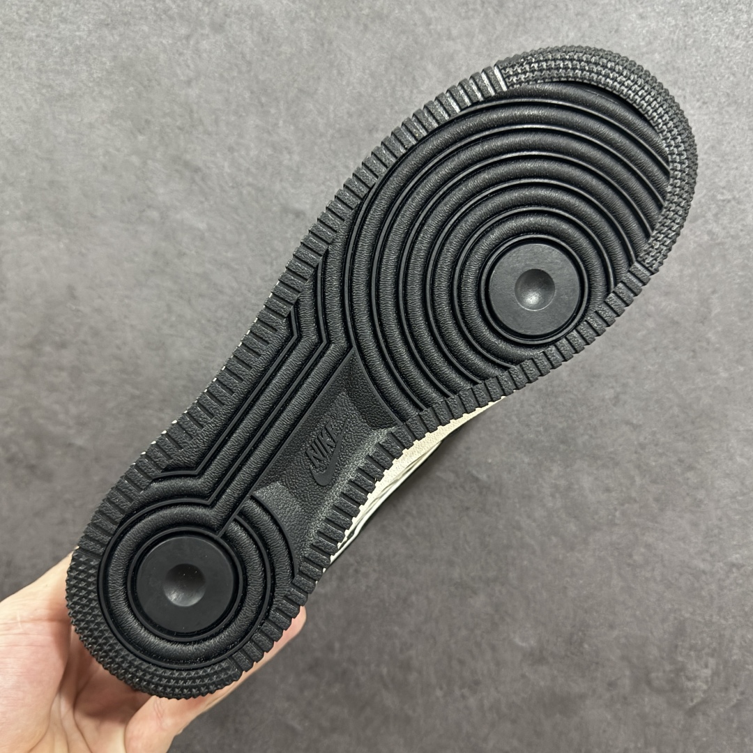  
Balenciaga x Nike Air Force 1 雪山米白黑
空军一号 低帮 运动鞋 休闲