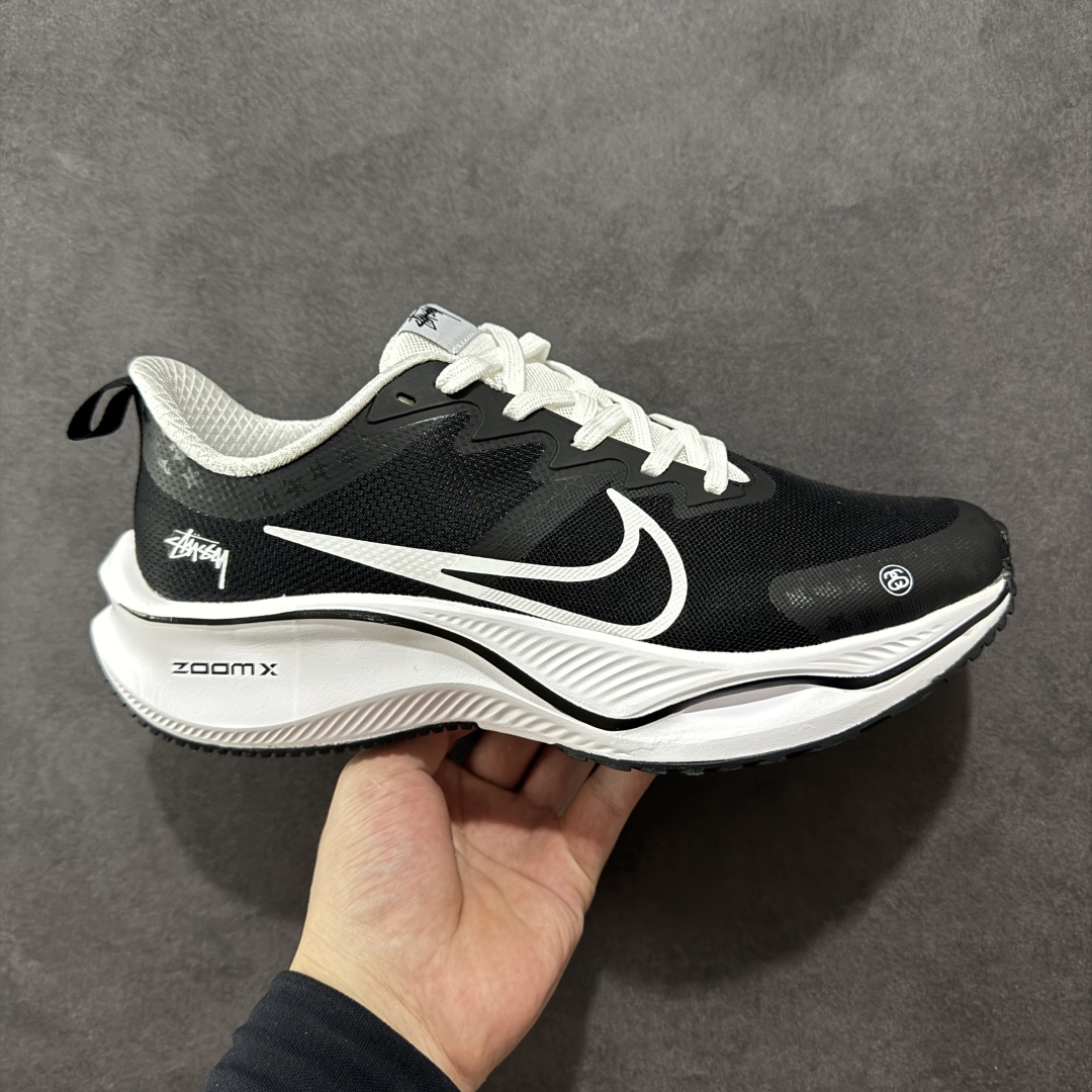 【定制版】Nike Pegasus Plus ×Stussy 舒适百搭防滑耐磨 低帮 休闲跑步鞋 采用全新双层超轻透气网眼布材质 内里嵌入定型海绵 中底搭载前Zoom 全掌React配置 货号：CK4318-149 尺码：36 36.5 37.5 38 38.5 39 40 40.5 41 42 42.5 43 44 45 编码：CCB270280-选品中心