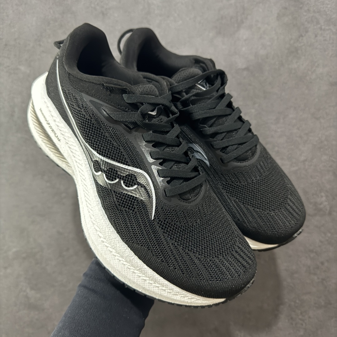 图片[3]-【GX纯原】Saucony Triumph 21 索康尼 胜利21系列 低帮 系带减震耐磨透气低邦马拉松跑步鞋 从胜利走向胜利，世界四大慢跑鞋之一！世界四大慢跑鞋之一，来自美国拥有120多年历史的Saucony（索康尼），本次体验的胜利TRIUMPH 21属于其产品矩阵中的旗舰缓震类。公认为全球唯一的能够同时提供缓震和稳定功能的PWRRUN+中底技术系统，重新调教的加厚脚感更舒适，回弹更出色。前后掌坡差增到10mm，有效缓解落地时冲击力，适合入门新手和大体重跑者。胜利TRIUMPH 20采用PWRRUN+材质中底，前后掌坡差增到10mm，对各种跑步人群都很友好。胜利TRIUMPH 21的脚感号称跑者头等舱并非浪得虚名，不同于其他竞品一味追求的踩屎感，这是一种很有韧性的弹，很有包裹感，安全感的，让人放心的舒适的弹性 尺码：36-46带半码-选品中心