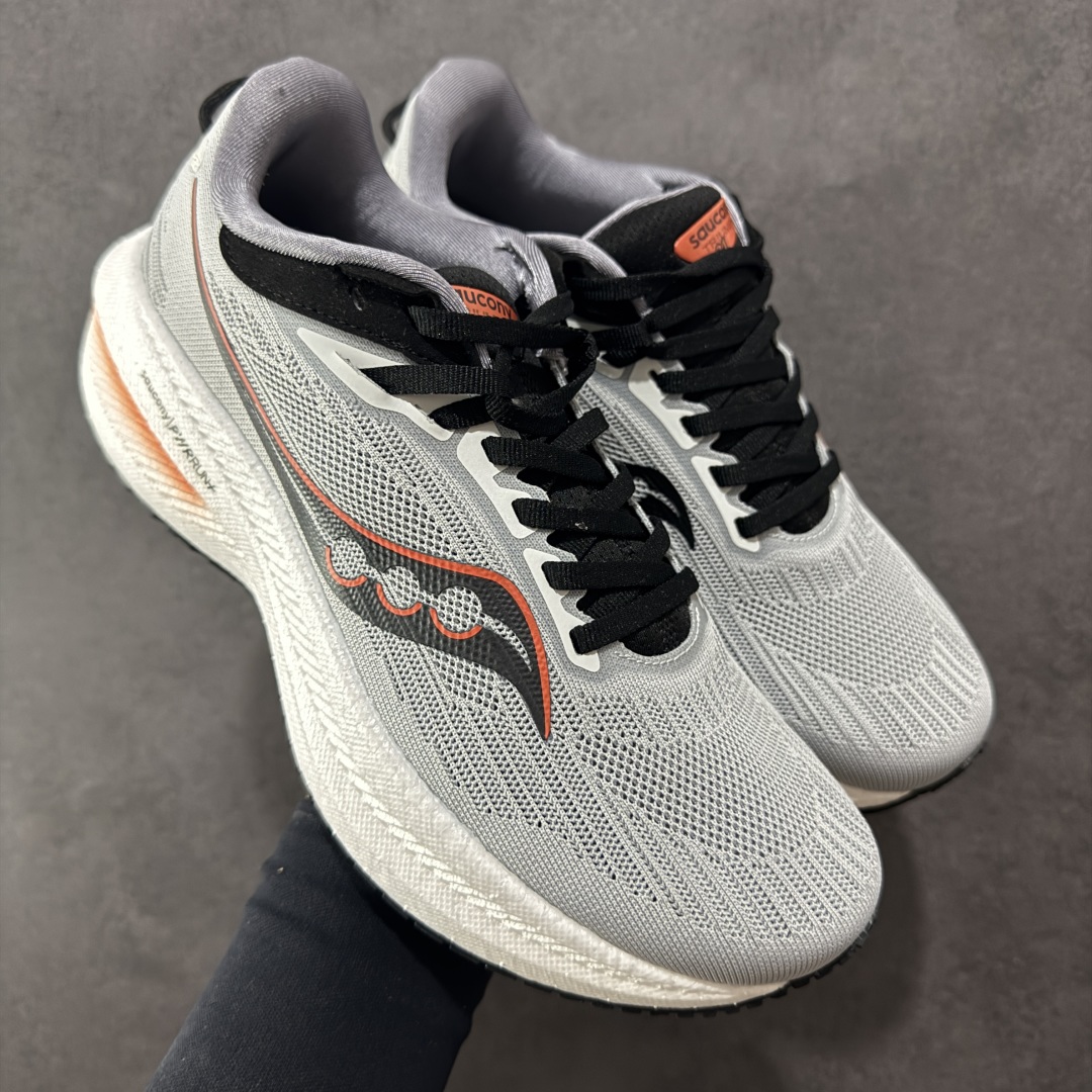 图片[4]-【GX纯原】Saucony Triumph 21 索康尼 胜利21系列 低帮 系带减震耐磨透气低邦马拉松跑步鞋 从胜利走向胜利，世界四大慢跑鞋之一！世界四大慢跑鞋之一，来自美国拥有120多年历史的Saucony（索康尼），本次体验的胜利TRIUMPH 21属于其产品矩阵中的旗舰缓震类。公认为全球唯一的能够同时提供缓震和稳定功能的PWRRUN+中底技术系统，重新调教的加厚脚感更舒适，回弹更出色。前后掌坡差增到10mm，有效缓解落地时冲击力，适合入门新手和大体重跑者。胜利TRIUMPH 20采用PWRRUN+材质中底，前后掌坡差增到10mm，对各种跑步人群都很友好。胜利TRIUMPH 21的脚感号称跑者头等舱并非浪得虚名，不同于其他竞品一味追求的踩屎感，这是一种很有韧性的弹，很有包裹感，安全感的，让人放心的舒适的弹性 尺码：36-46带半码-选品中心