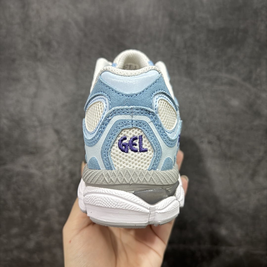 图片[4]-【总裁版本】顶级 Asics GEL-NYC系列 灰白 亚瑟士运动休闲透气专业跑鞋 行业领头版本 出货即巅峰 原鞋购入开发 原材料 原数据打造 完美版型 超完美做工 细节一步到位 原版对比无任何差别 #鞋面采用反绒皮与网布拼接 透气舒适兼具休闲时尚 结合简明的配色 展现品牌的传承及引领复古流行的主题 虎爪造型的LOGO  #鞋身稳定包裹系统 支撑鞋身 经典宽大鞋型配备防偏移设计提升包裹性 穿着舒适鞋面透气孔设计 提供透气性   尺码：36 37 37.5 38 39 40 40.5 41.5 42 42.5 43.5 44 44.5 45 46 47-选品中心