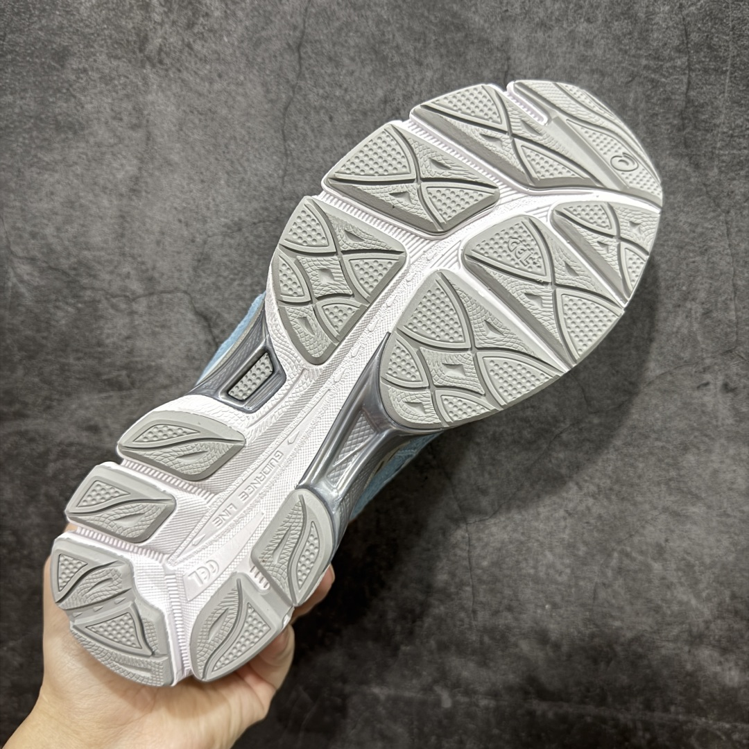 图片[9]-【总裁版本】顶级 Asics GEL-NYC系列 灰白 亚瑟士运动休闲透气专业跑鞋 行业领头版本 出货即巅峰 原鞋购入开发 原材料 原数据打造 完美版型 超完美做工 细节一步到位 原版对比无任何差别 #鞋面采用反绒皮与网布拼接 透气舒适兼具休闲时尚 结合简明的配色 展现品牌的传承及引领复古流行的主题 虎爪造型的LOGO  #鞋身稳定包裹系统 支撑鞋身 经典宽大鞋型配备防偏移设计提升包裹性 穿着舒适鞋面透气孔设计 提供透气性   尺码：36 37 37.5 38 39 40 40.5 41.5 42 42.5 43.5 44 44.5 45 46 47-选品中心