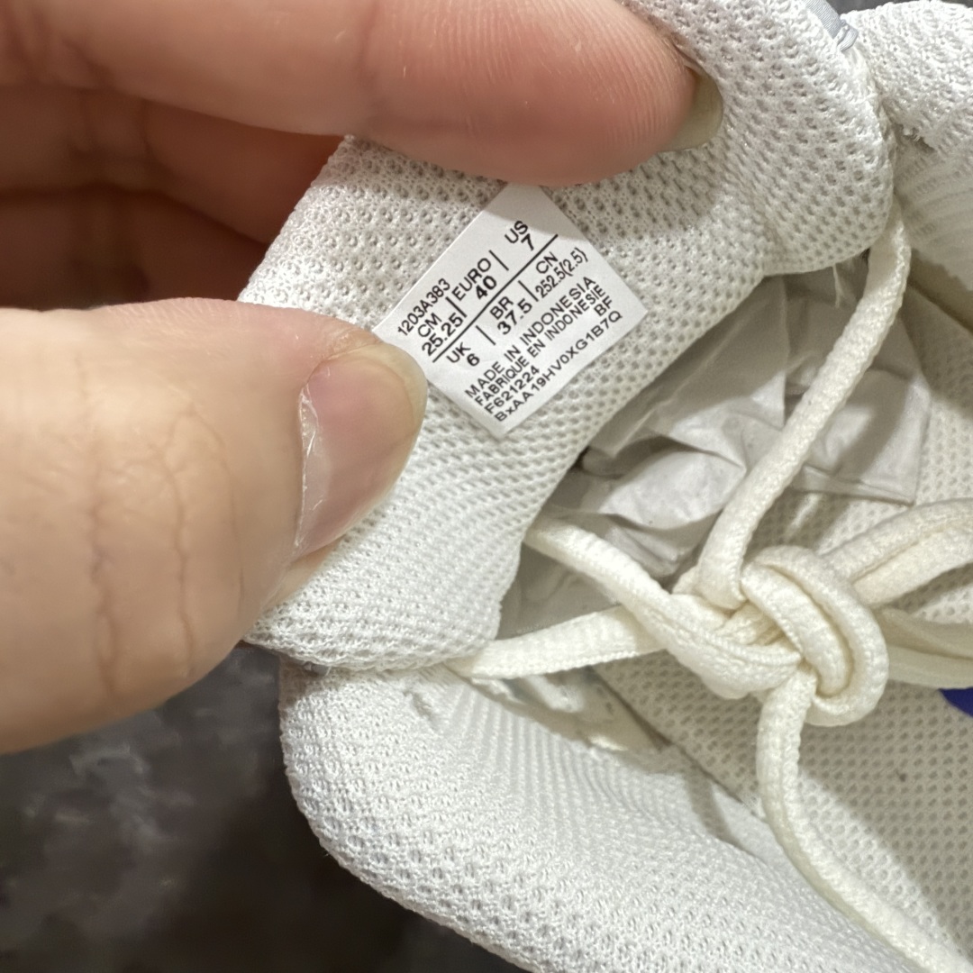 图片[7]-【总裁版本】顶级 Asics GEL-NYC系列 灰白 亚瑟士运动休闲透气专业跑鞋 行业领头版本 出货即巅峰 原鞋购入开发 原材料 原数据打造 完美版型 超完美做工 细节一步到位 原版对比无任何差别 #鞋面采用反绒皮与网布拼接 透气舒适兼具休闲时尚 结合简明的配色 展现品牌的传承及引领复古流行的主题 虎爪造型的LOGO  #鞋身稳定包裹系统 支撑鞋身 经典宽大鞋型配备防偏移设计提升包裹性 穿着舒适鞋面透气孔设计 提供透气性   尺码：36 37 37.5 38 39 40 40.5 41.5 42 42.5 43.5 44 44.5 45 46 47-选品中心