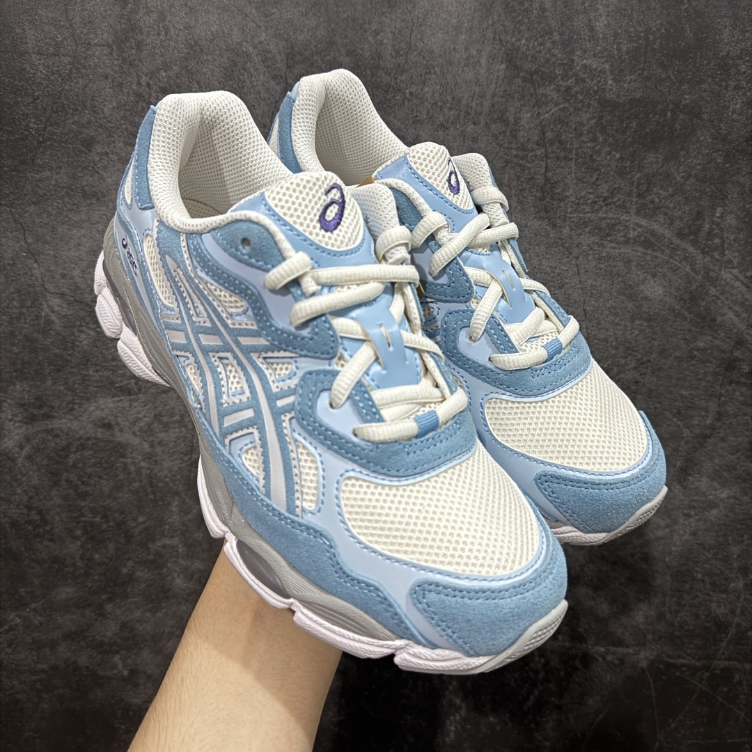 【总裁版本】顶级 Asics GEL-NYC系列 灰白 亚瑟士运动休闲透气专业跑鞋 行业领头版本 出货即巅峰 原鞋购入开发 原材料 原数据打造 完美版型 超完美做工 细节一步到位 原版对比无任何差别 #鞋面采用反绒皮与网布拼接 透气舒适兼具休闲时尚 结合简明的配色 展现品牌的传承及引领复古流行的主题 虎爪造型的LOGO  #鞋身稳定包裹系统 支撑鞋身 经典宽大鞋型配备防偏移设计提升包裹性 穿着舒适鞋面透气孔设计 提供透气性   尺码:36 37 37.5 38 39 40 40.5 41.5 42 42.5 43.5 44 44.5 45 46 47-选品中心