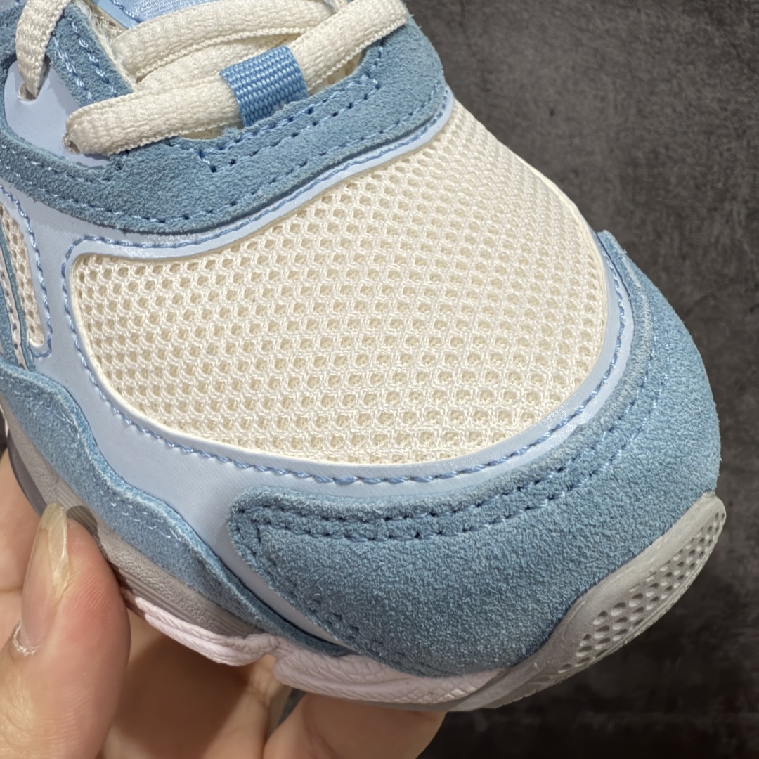 图片[5]-【总裁版本】顶级 Asics GEL-NYC系列 灰白 亚瑟士运动休闲透气专业跑鞋 行业领头版本 出货即巅峰 原鞋购入开发 原材料 原数据打造 完美版型 超完美做工 细节一步到位 原版对比无任何差别 #鞋面采用反绒皮与网布拼接 透气舒适兼具休闲时尚 结合简明的配色 展现品牌的传承及引领复古流行的主题 虎爪造型的LOGO  #鞋身稳定包裹系统 支撑鞋身 经典宽大鞋型配备防偏移设计提升包裹性 穿着舒适鞋面透气孔设计 提供透气性   尺码：36 37 37.5 38 39 40 40.5 41.5 42 42.5 43.5 44 44.5 45 46 47-选品中心