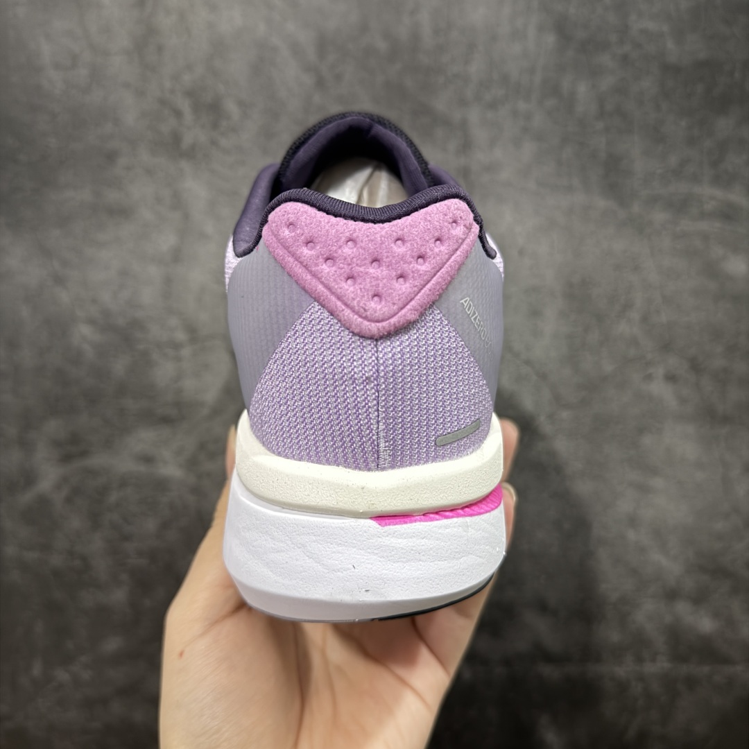 图片[4]-【纯原版】Ad Adizero Boston 13 阿迪马拉松系列超轻防滑训练跑步运动鞋 IS4955 市场目前独家使用真碳柱 组合底版本 区别市场涂漆假碳一体大底货 这双跑鞋在保留了前一代的核心科技的基础上，做了一些调整和优化，让跑鞋的脚感更加柔软、回弹和舒适。同时，它也回归了 BOSTON 系列原本的精神，提供了一双适合各种训练和速度的性能跑鞋。 尺码：36 36.5 37 38 38.5 39 40 40.5 41 42 42.5 43 44 44.5 45-选品中心