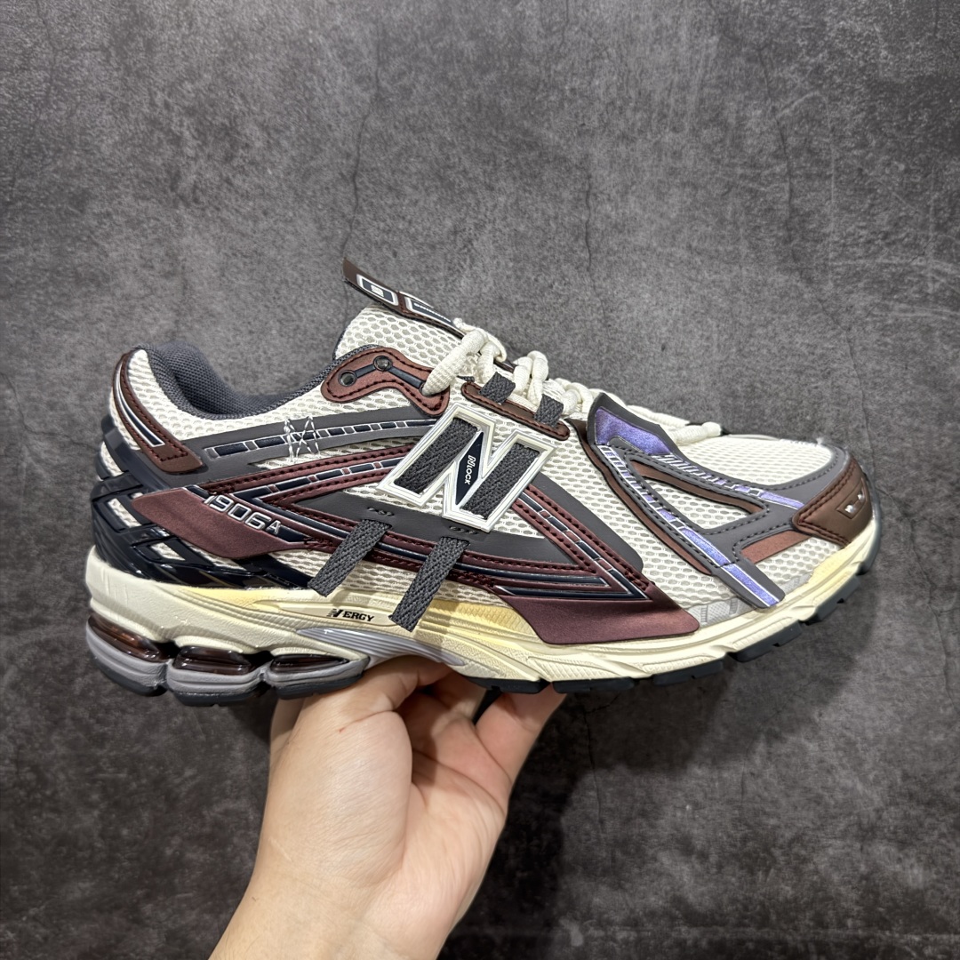 【GS纯原】新百伦 New Balance M1906系列 复古运动鞋单品宝藏老爹鞋 U1906ANA 高端品质 正确六层组合底 市场唯一防伪蓝光跳码鞋标💪🏻 作为NB最经典的档案鞋型之一,与2002一样,1906有着NB最成熟的技术加持和复古款式,而本次推出的版本参照2002r的定位,相信会在性价两端做出权衡。单从造型上来看,依旧是vibe风格,味道很正,细节也很酷,这双1906r无疑必能打入复古跑鞋爱好者的年度鞋款名录。 尺码:36-45半-选品中心