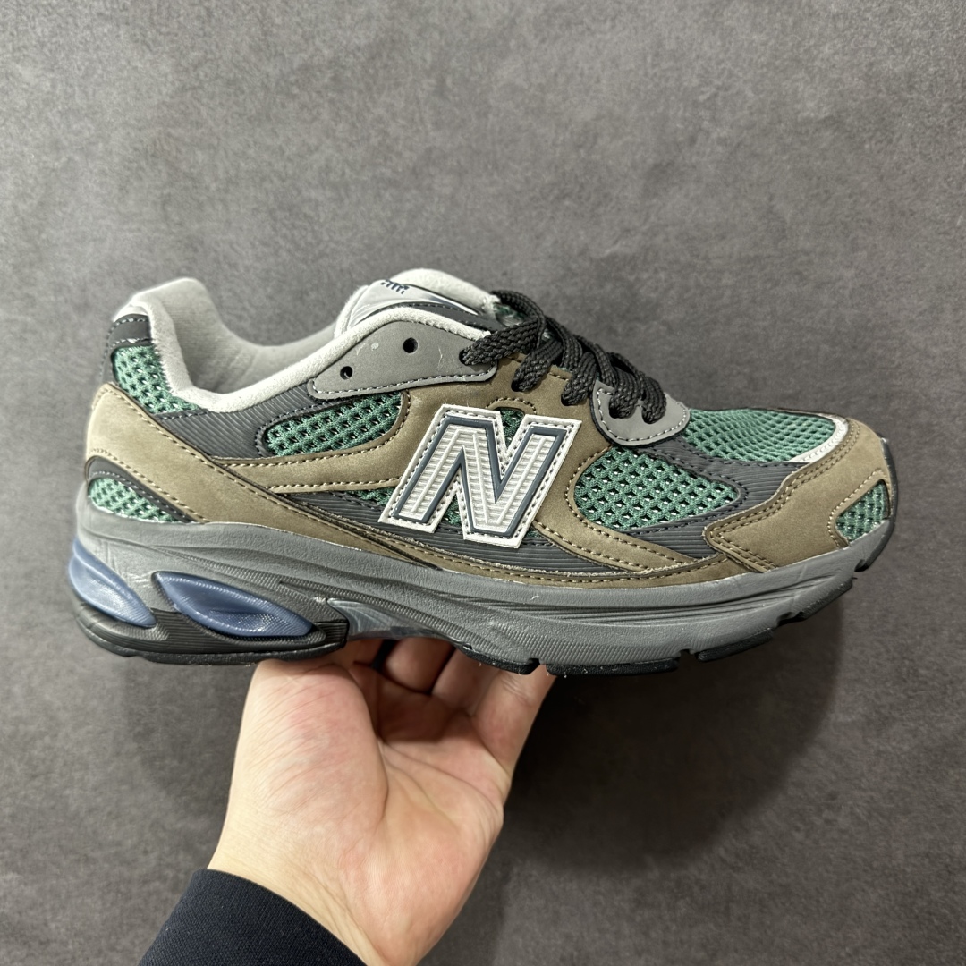 【公司级】New Balance M2010系列 新百伦 复古老爹风网布跑步休闲运动鞋 新百伦经典配色 沿袭了面世之初的经典科技 以ENCAP中底配以升级版 N-ERGY缓震物料 鞋面则采用特色的柔软麂皮搭以NewBalance经典的尼龙网布 低调中还原跑鞋本真 更年轻化的设计理念与材质 让新世代青年得以用全新视角体验经典鞋款的传奇魅力 货号:U2010AGY 尺码:36 37 37.5 38 38.5 39.5 40 40.5 41.5 42 42.5 43 44 45 编码:FSB240250-选品中心