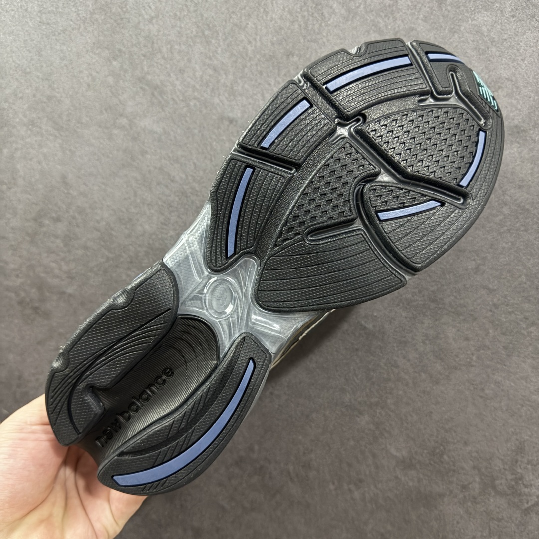 图片[9]-【公司级】New Balance M2010系列 新百伦 复古老爹风网布跑步休闲运动鞋 新百伦经典配色 沿袭了面世之初的经典科技 以ENCAP中底配以升级版 N-ERGY缓震物料 鞋面则采用特色的柔软麂皮搭以NewBalance经典的尼龙网布 低调中还原跑鞋本真 更年轻化的设计理念与材质 让新世代青年得以用全新视角体验经典鞋款的传奇魅力 货号：U2010AGY 尺码：36 37 37.5 38 38.5 39.5 40 40.5 41.5 42 42.5 43 44 45 编码：FSB240250-选品中心