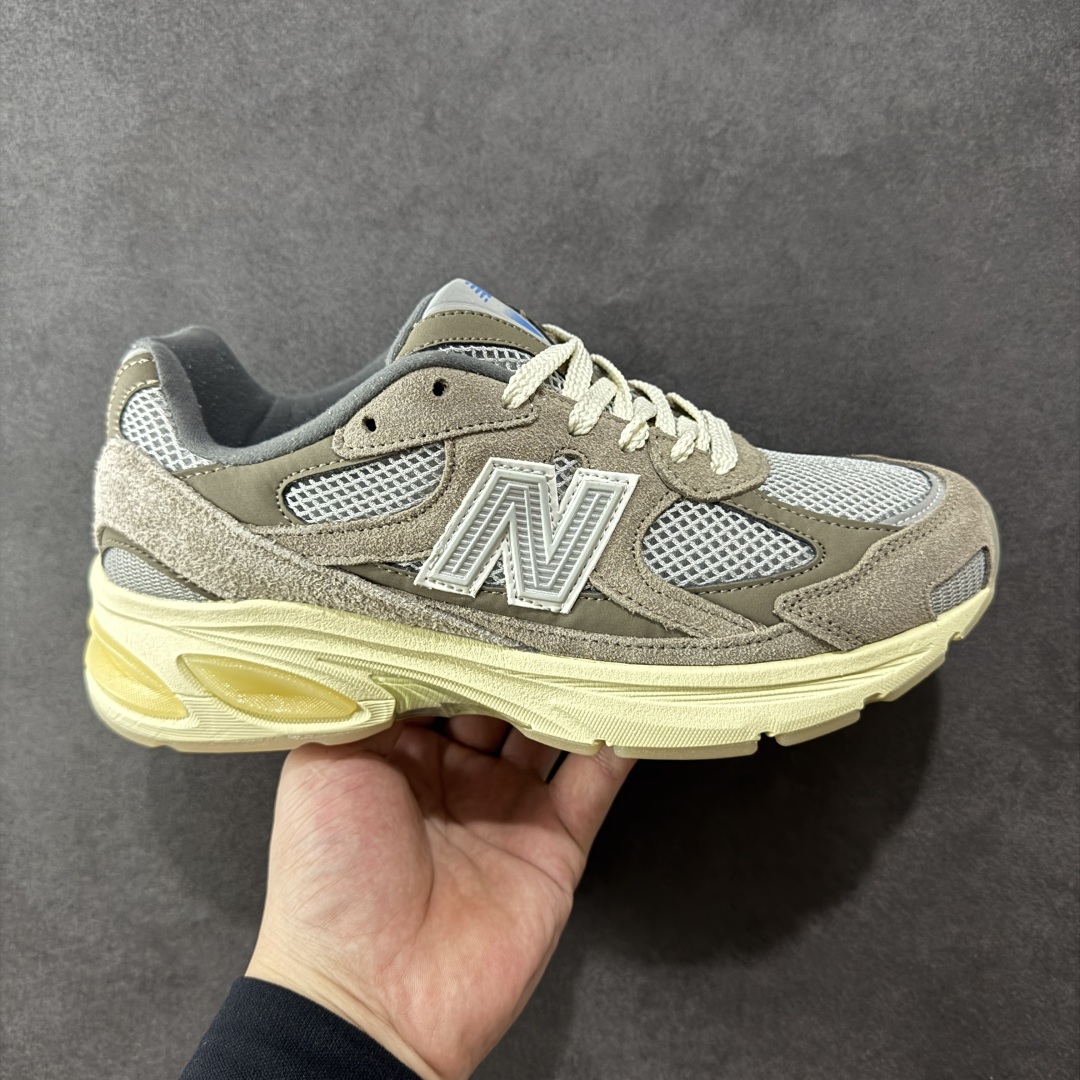 【公司级】New Balance M2010系列 新百伦 复古老爹风网布跑步休闲运动鞋 新百伦经典配色 沿袭了面世之初的经典科技 以ENCAP中底配以升级版 N-ERGY缓震物料 鞋面则采用特色的柔软麂皮搭以NewBalance经典的尼龙网布 低调中还原跑鞋本真 更年轻化的设计理念与材质 让新世代青年得以用全新视角体验经典鞋款的传奇魅力 货号:U2010GD 尺码:36 37 37.5 38 38.5 39.5 40 40.5 41.5 42 42.5 43 44 45 编码:FSB240250-选品中心