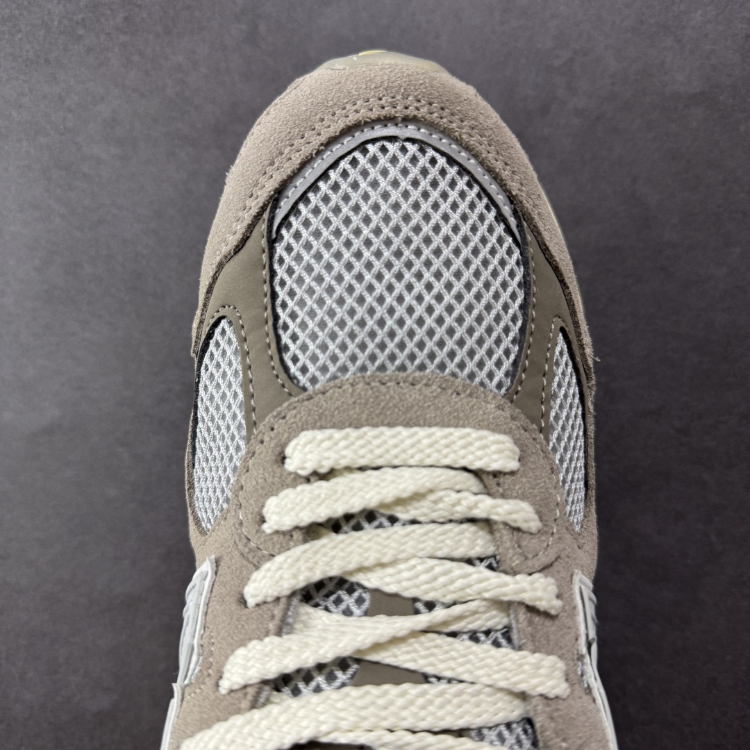 图片[8]-【公司级】New Balance M2010系列 新百伦 复古老爹风网布跑步休闲运动鞋 新百伦经典配色 沿袭了面世之初的经典科技 以ENCAP中底配以升级版 N-ERGY缓震物料 鞋面则采用特色的柔软麂皮搭以NewBalance经典的尼龙网布 低调中还原跑鞋本真 更年轻化的设计理念与材质 让新世代青年得以用全新视角体验经典鞋款的传奇魅力 货号：U2010GD 尺码：36 37 37.5 38 38.5 39.5 40 40.5 41.5 42 42.5 43 44 45 编码：FSB240250-选品中心