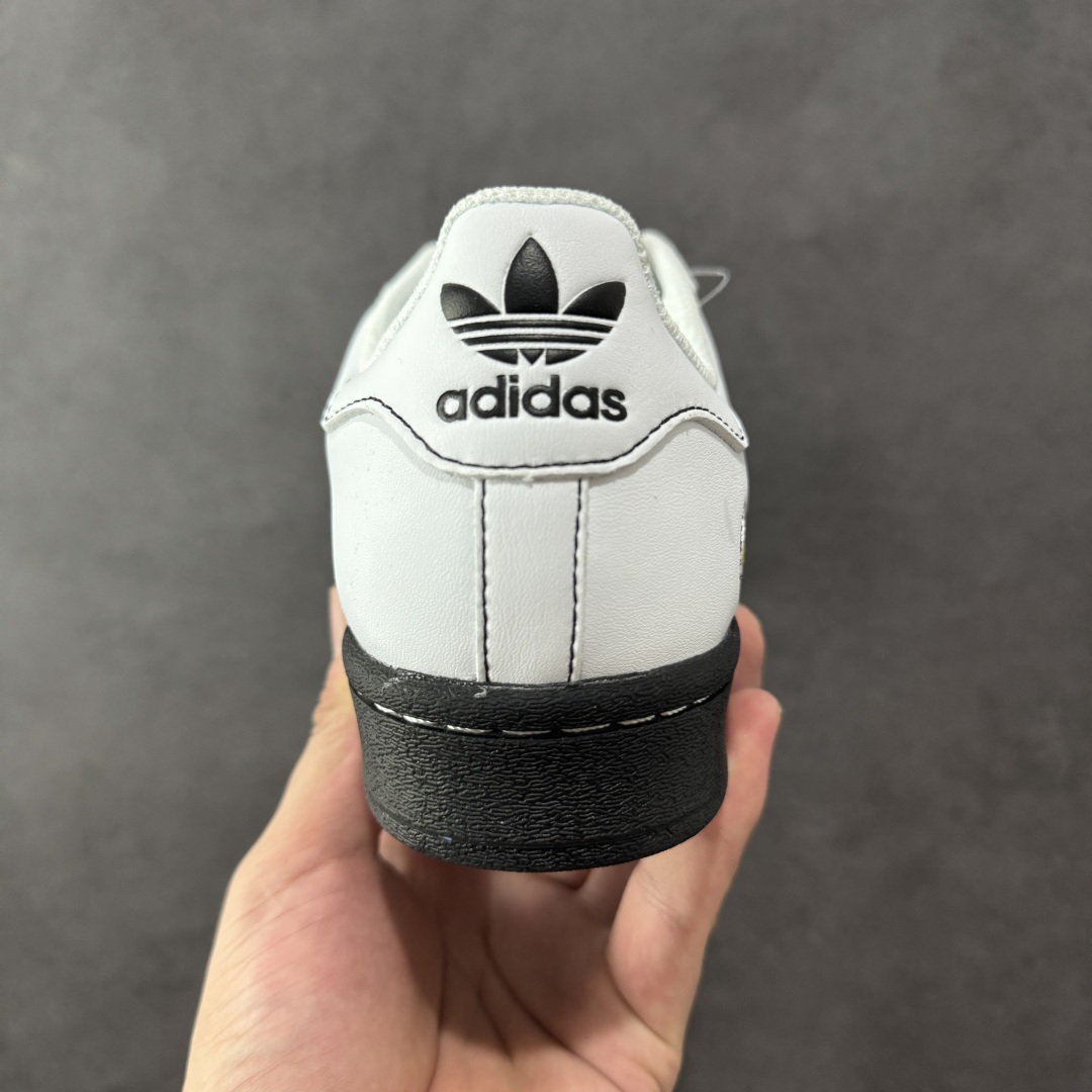 图片[4]-【定制版】AD Originals Superstar x 小雏菊 黑白 采用全新头层拼接皮革材质 后跟采用特色3D立体印字 渠道正品订单 诠释市场最高工艺水平 全鞋进口头层皮料打造 区别市面普通真标版本，进出专柜无压力 货号：BZ2538 尺码：36-45-选品中心