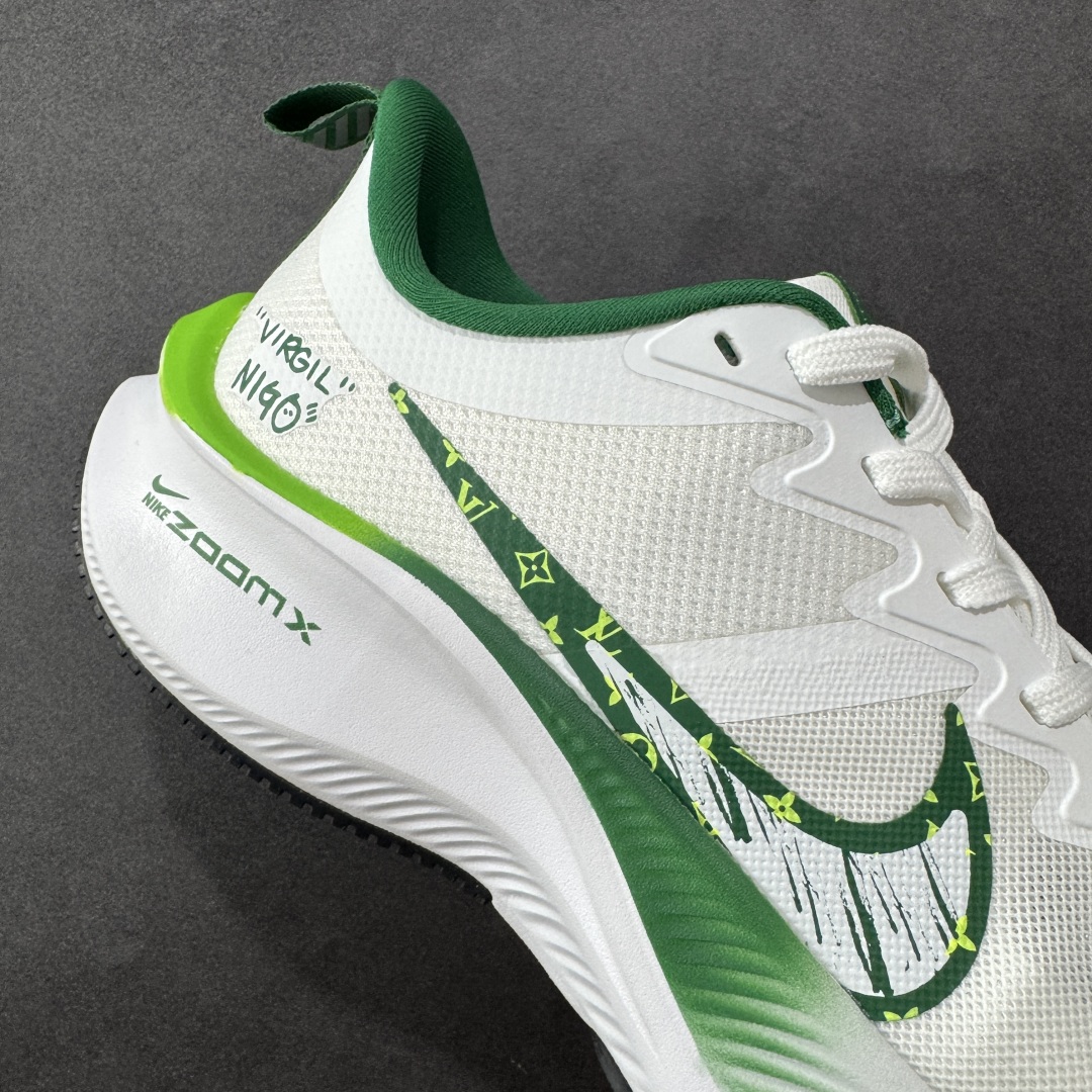 图片[6]-【定制版】Louis Vuitton x Nike Zoom Plus Low 路易威登LV x 耐克 低帮 白绿 超级飞马涡轮增压马拉松慢跑鞋 鞋面由半内靴与半透明网布组成Dynamic Flywire增加鞋身贴合与包覆感，鞋身两侧Swoosh LLogo采用绿色点缀，鞋舌上以Louis Vuitton字样呈现，前掌高度12mm前后掌高低差10mm，首度结合全掌ZoomX加上全长React 的跑鞋，ZoomX泡绵主要提供能量回馈与落地时的缓冲，React泡绵增强底部的稳定与耐用度。 货号：CK4318-160 尺码：36-45半 编码：CCB270280-选品中心