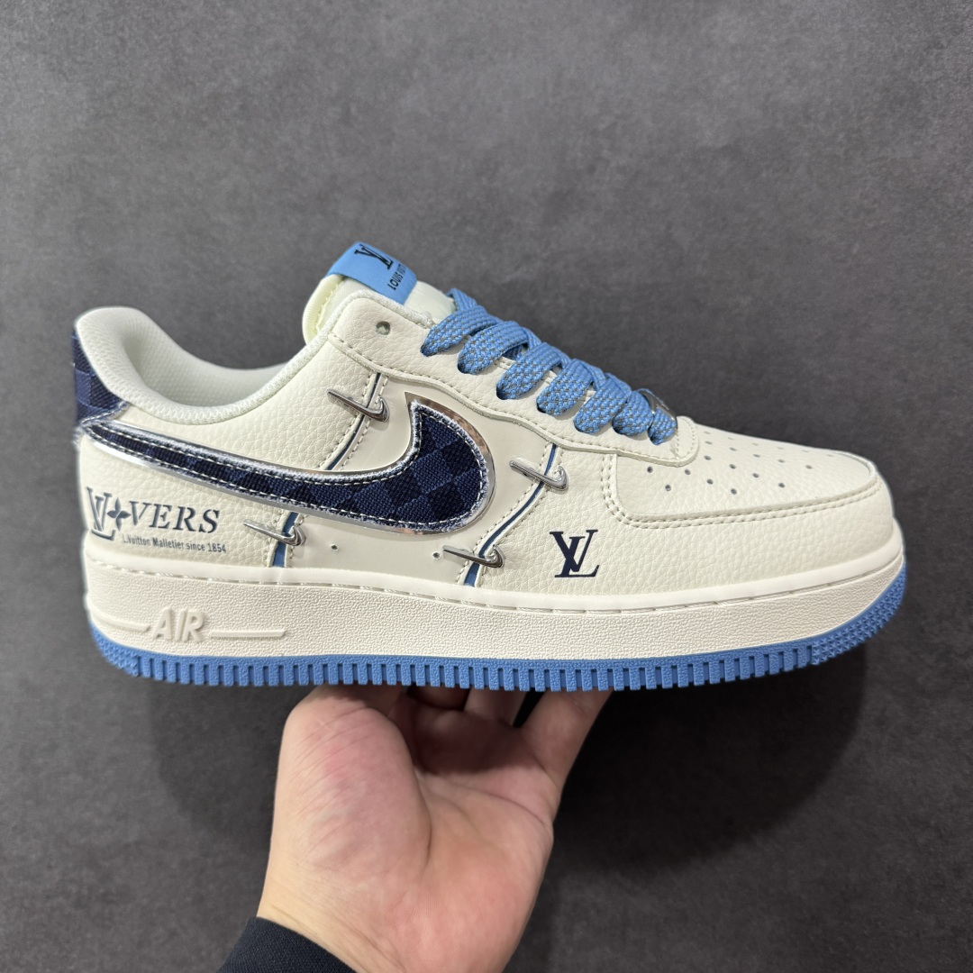 【定制版】NIke Air Force 1 \'07 Low “LV联名——米蓝四勾”空军一号 低帮 运动鞋 休闲鞋 折边针车 工艺难度大 原楦头原纸板 原装鞋盒 定制五金配件 内置全掌气垫 原厂鞋底 货号:XS2869-003 尺码:36 36.5 37.5 38 38.5 39 40 40.5 41 42 42.5 43 44 44.5 45 编码:HXSB320330-选品中心