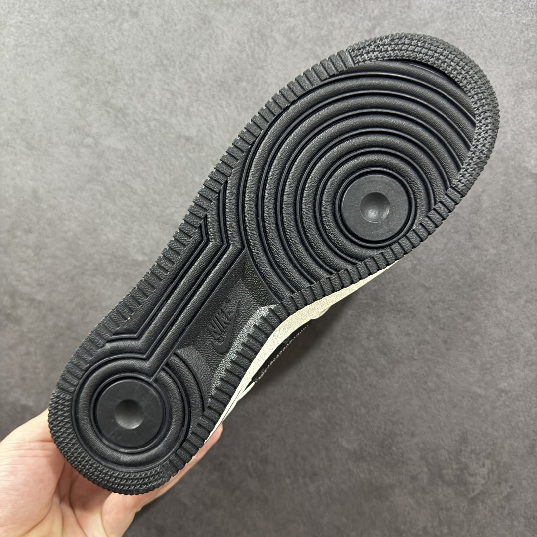图片[9]-【定制版】Nike Air Force 1\’07 Low LV联名 格纹雾灰 空军一号低帮休闲板鞋 SC0601-562  #大厂纯原品质出货 纯正版型 定制鞋盒 皮料切割干净无任何毛边 细节完美 超高清洁度   尺码：36 36.5 37.5 38 38.5 39 40 40.5 41 42 42.5 43 44 44.5 45 编码：HXSB310320-选品中心