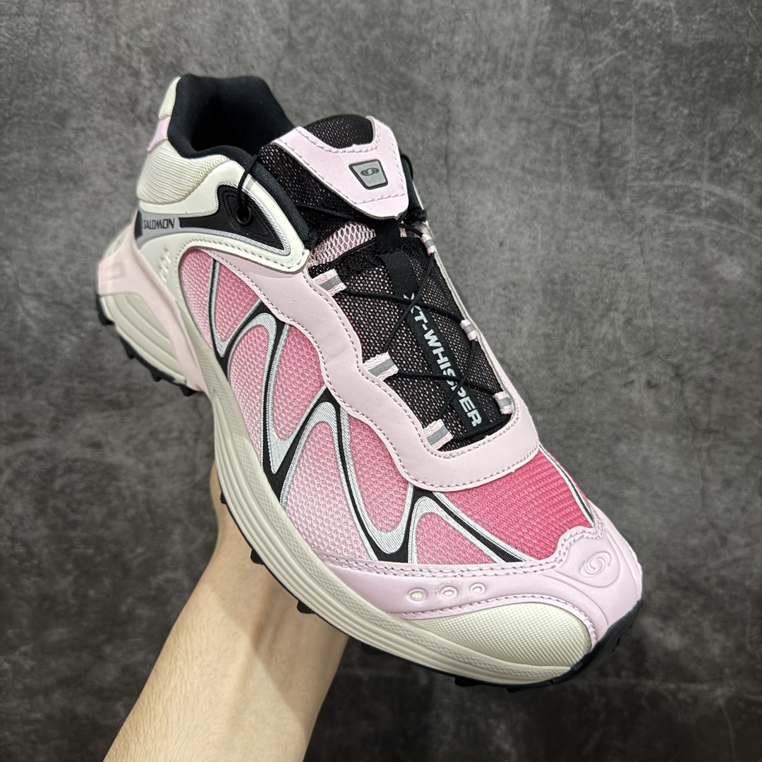 图片[3]-【666版本】SALOMON 萨洛蒙 XT-WHISPER 舒适百搭耐磨轻便低帮 休闲越野训练城市通勤跑步鞋 男女同款 白红渐变 纯原外贸平台特供订单 耗时半年巨作 #全套原纸板楦头开发 #原厂特供网布配套加持 #确保原汁原味 完美呈现版型 #原档数据独家私模五层组合大底 #男女鞋同步官方开发至46 #原装Ortholite轻量化鞋垫 #中底布带钢印编号 原厂TPU锁扣 #进口港宝加持 后跟自然饱满 还原公司包裹性 #鞋面采用SENSIFT贴合技术 #全方位贴合包裹脚型 #鞋跟部鞋底牵引设计 #提供强大的抓地性能 #更适应野外崎岖不平的道路 #基于 SALOMON 初代 XT 鞋身造型并搭载 4D ADVANCED CHASSIS™ 大底打造而成 为这款 XT-WHISPER 带来了多项足部控制与保护等功能性 如在运动过程中控制左右晃动的过程而提高稳定性、改善长途越野过程中足中到足尖的过渡、提高感知岩石的精确度以抵抗尖锐物体对脚底的伤害以及采用动态缓冲来增强穿着舒适感 从而减轻疲劳感 使 XT-WHISPER 成为一双舒适且安全的户外之履 货号：477612 尺码：36 36.5 37.5 38 38.5 39 40 40.5 41 42 42.5 43 44 45 46-选品中心