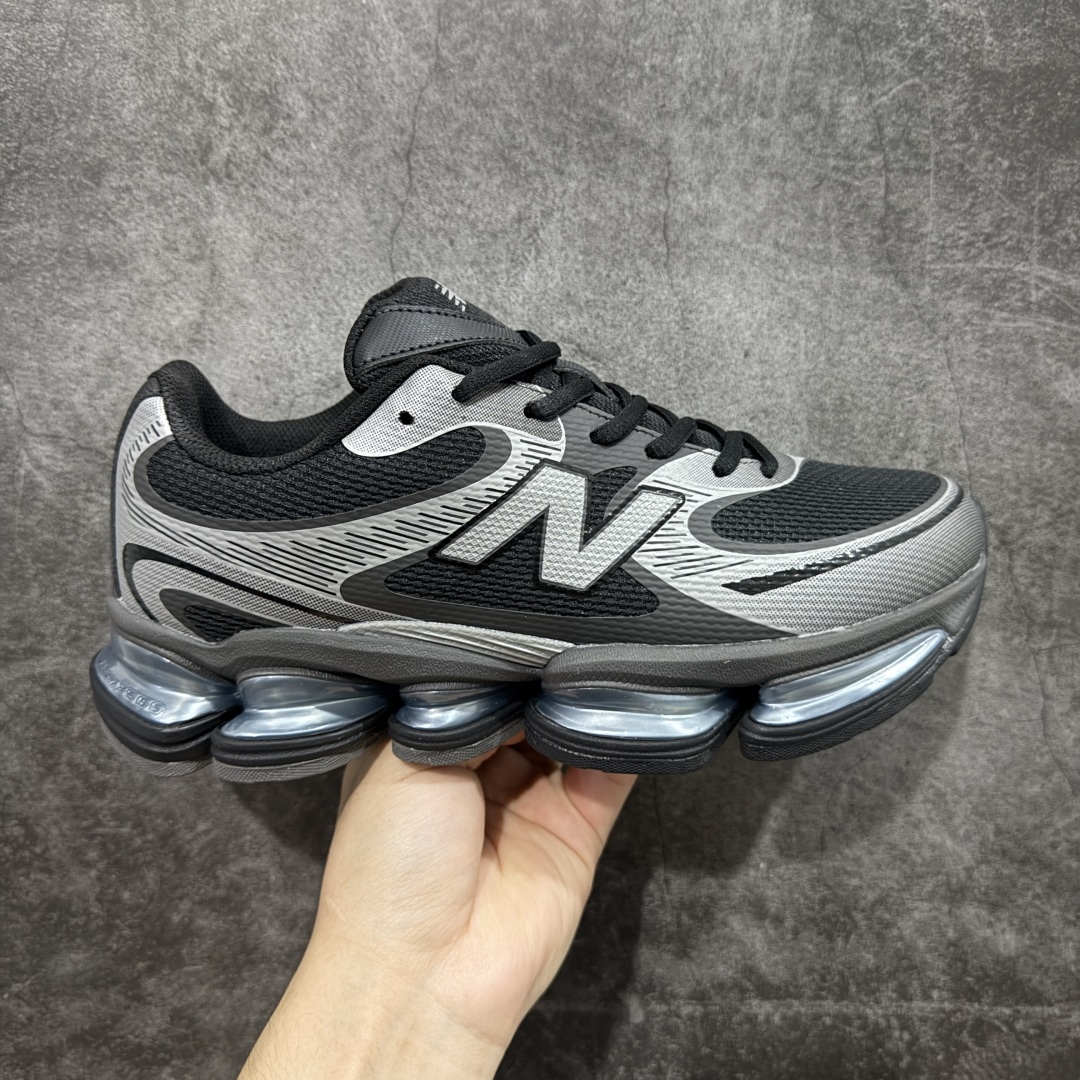 【纯原版】New Balance 新百伦 NB2000 网面休闲鞋 U2000EA NB官方重磅新品 一款融合复古设计与现代科技的跑鞋,以其经典的造型和舒适脚感,成为2025年复古潮流爱好的推荐单品。 极具视觉冲击力的5根ABZORB单元,以及无缝鞋面的设计,加上3M反光材质的装饰,比之前推出的9060系列更夸张,更具未来感。 货号:U2000PBB 尺码:36-46.5-选品中心