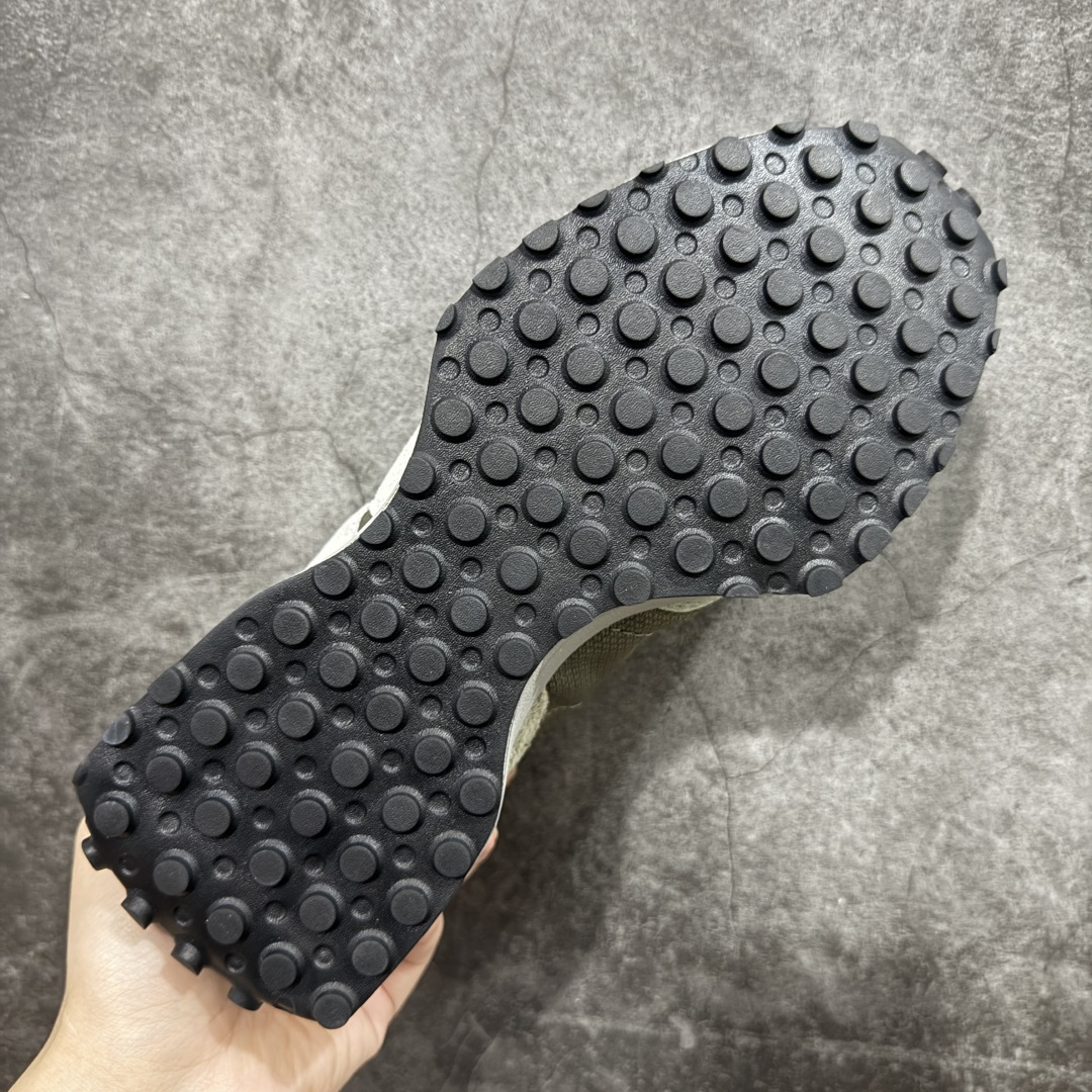 图片[9]-【GS纯原】新百伦 New Balance 327系列 复古运动鞋单品宝藏老爹鞋 U327OB 市场最正确鞋面材料 原鞋开发 鞋尾弧度 材料全部根据原鞋打造 独家私模重新开发 15套尺码模具 非市面普通一体成型的公底 以更纯粹的复古风格设计打造的全新造型。侧身还以解构设计，将 N 字标志以做旧压花样式呈现，样式别具新意。而麂皮、冲孔皮革的塑造，则呈现出高级怀旧气质，也让鞋款在奢华时装风格与运动氛围之间达到了平衡 尺码：36 37 37.5 38 38.5 39.5 40 40.5 41.5 42 42.5 43 44 45-选品中心