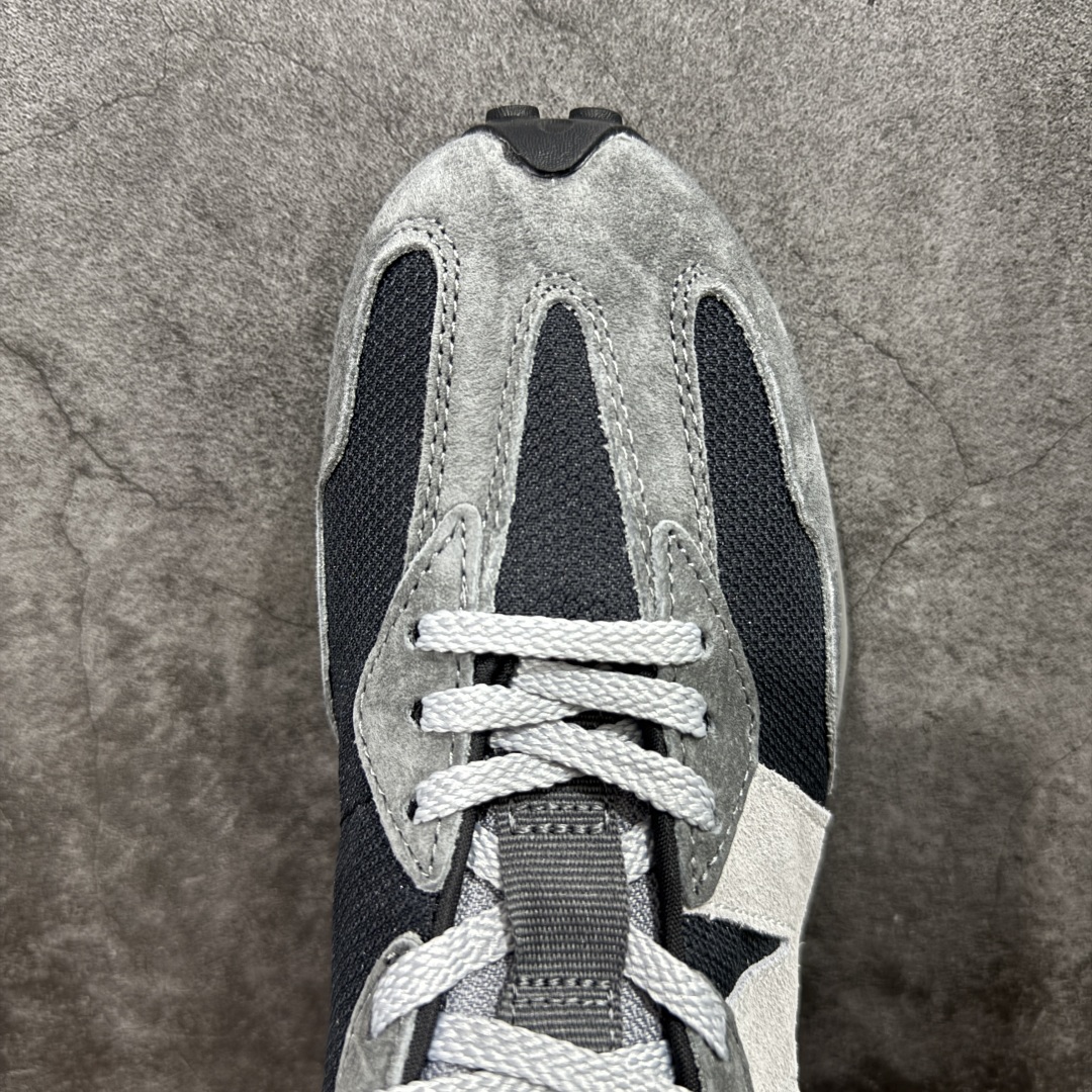 图片[5]-【GS纯原】新百伦 New Balance 327系列 复古运动鞋单品宝藏老爹鞋 U327OD 市场最正确鞋面材料 原鞋开发 鞋尾弧度 材料全部根据原鞋打造 独家私模重新开发 15套尺码模具 非市面普通一体成型的公底 以更纯粹的复古风格设计打造的全新造型。侧身还以解构设计，将 N 字标志以做旧压花样式呈现，样式别具新意。而麂皮、冲孔皮革的塑造，则呈现出高级怀旧气质，也让鞋款在奢华时装风格与运动氛围之间达到了平衡 尺码：36 37 37.5 38 38.5 39.5 40 40.5 41.5 42 42.5 43 44 45-选品中心