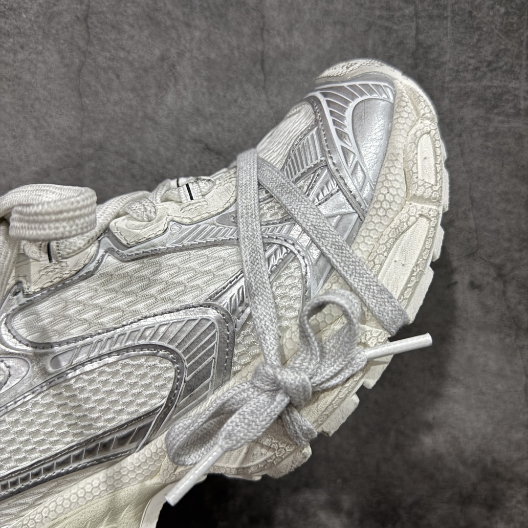 图片[6]-【XA版本】BALENCIAGA 3XL Sneakers 巴黎世家十代网布系带低帮走秀复古老爹鞋半拖 灰黄 全套原纸板楦头开发 最原汁原味的灵魂版型 全鞋荧光划线卡点 胶水把控整洁度追求极致完美 每一双都是工艺品 多重QC质检 超越公司货的品控标准 实实在在的免检产品 原盒原配 正确字体电绣 粗细、位置、大小正确 侧边TPU 透气孔匹配意产原版 正确分离大底 TPU软底 原版一致大底LOGO 立体感十足 原厂皮料水洗做旧 采购原厂网纱 不含皮革 网布材料和聚氨酯 磨损效果 鞋头边缘和后帮 Balenciaga 徽标 鞋面和后跟凸印尺码 鞋舌 3XL 橡胶品牌标识和反光细节 鞋帮拉袢和鞋舌拉祥 配反光细节 备用鞋带在鞋履前侧 可在穿着前取下 便于不同造型搭配 偏大一码 尺码：35 36 37 38 39 40 41 42 43 44 45 46-选品中心