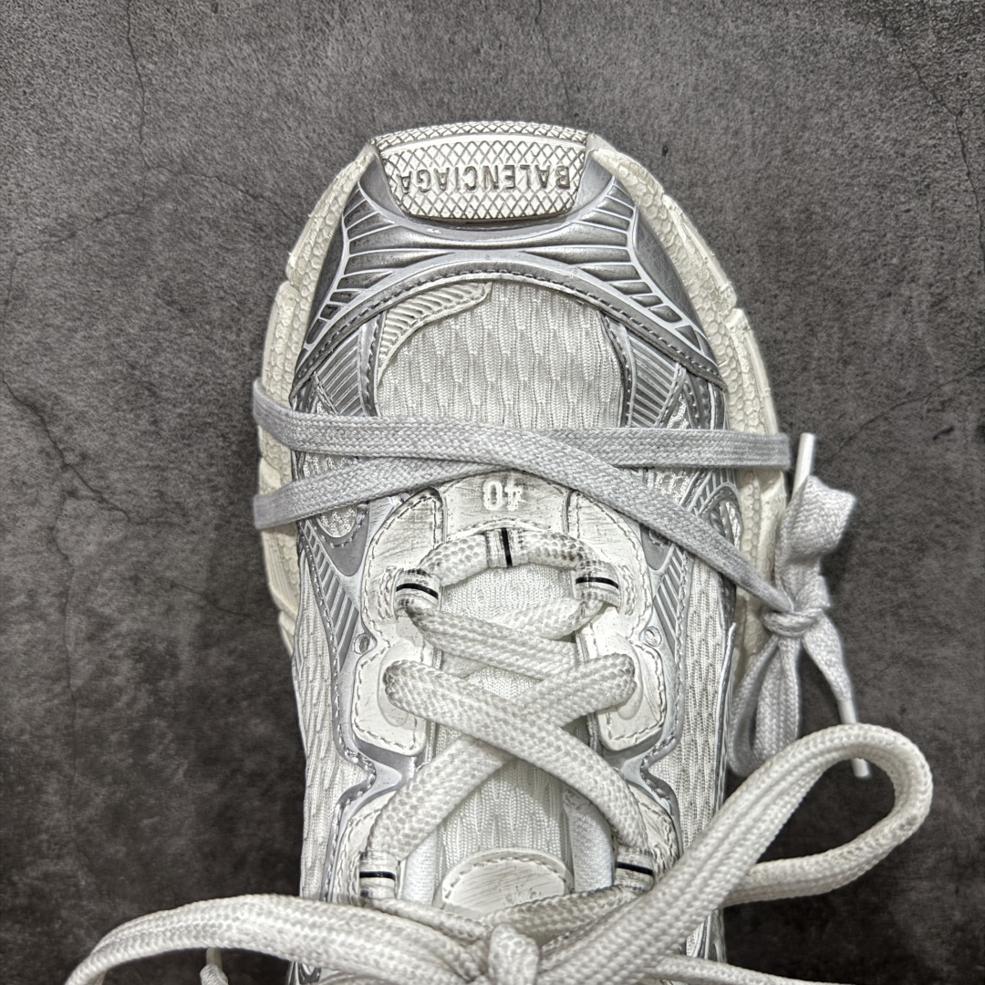 图片[5]-【XA版本】BALENCIAGA 3XL Sneakers 巴黎世家十代网布系带低帮走秀复古老爹鞋半拖 灰黄 全套原纸板楦头开发 最原汁原味的灵魂版型 全鞋荧光划线卡点 胶水把控整洁度追求极致完美 每一双都是工艺品 多重QC质检 超越公司货的品控标准 实实在在的免检产品 原盒原配 正确字体电绣 粗细、位置、大小正确 侧边TPU 透气孔匹配意产原版 正确分离大底 TPU软底 原版一致大底LOGO 立体感十足 原厂皮料水洗做旧 采购原厂网纱 不含皮革 网布材料和聚氨酯 磨损效果 鞋头边缘和后帮 Balenciaga 徽标 鞋面和后跟凸印尺码 鞋舌 3XL 橡胶品牌标识和反光细节 鞋帮拉袢和鞋舌拉祥 配反光细节 备用鞋带在鞋履前侧 可在穿着前取下 便于不同造型搭配 偏大一码 尺码：35 36 37 38 39 40 41 42 43 44 45 46-选品中心
