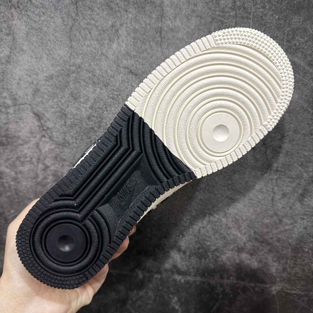 图片[9]-【定制版】海外爆款限量发售！公司级Nike Air Force 1 \’07 Low “LV联名——猪八米白黑”空军一号 低帮 运动鞋 休闲鞋 折边针车 工艺难度大 原楦头原纸板 原装鞋盒 定制五金配件 内置全掌气垫 原厂鞋底 货号：MZ9588-801 尺码：36 36.5 37.5 38 38.5 39 40 40.5 41 42 42.5 43 44 44.5 45-选品中心