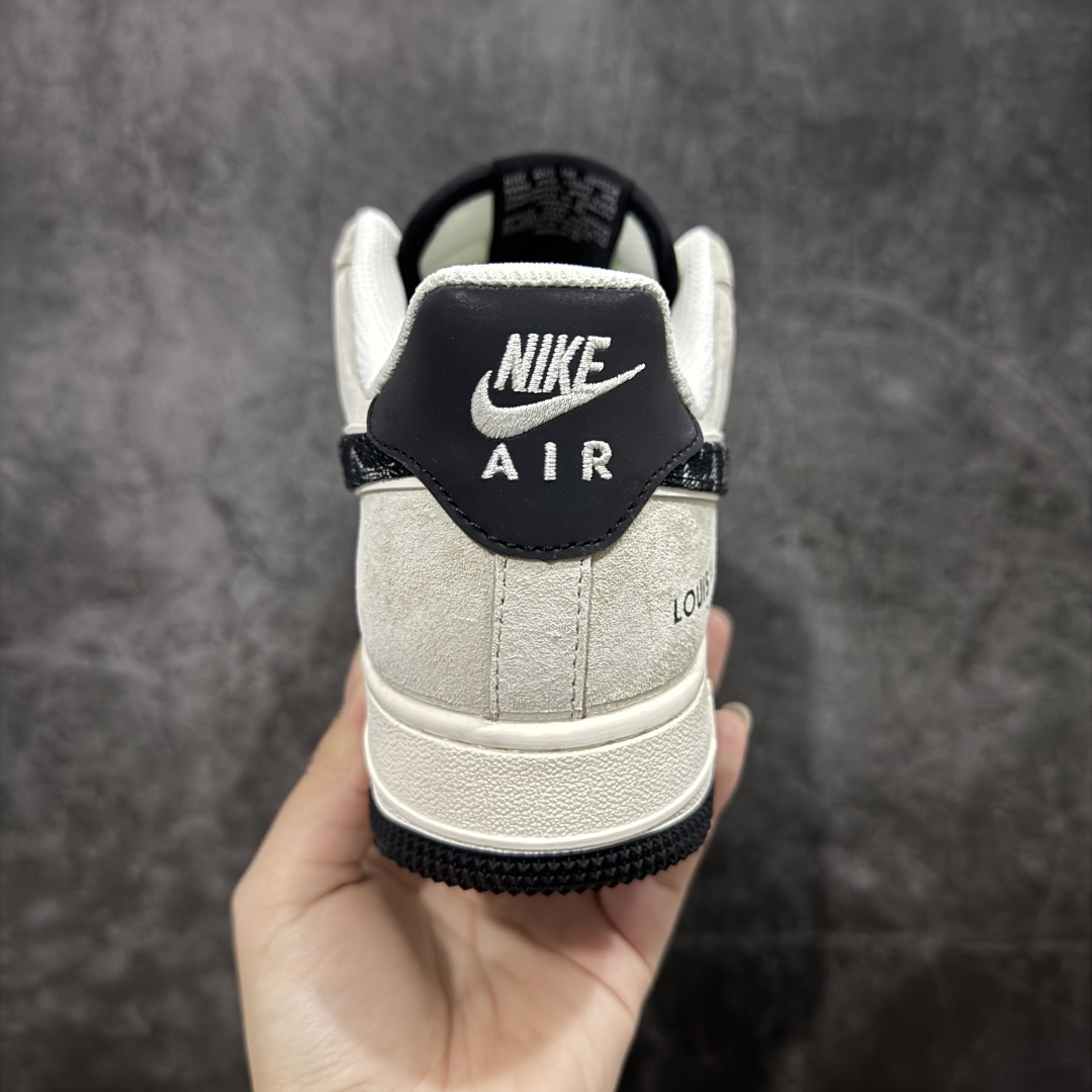 图片[4]-【定制版】海外爆款限量发售！公司级Nike Air Force 1 \’07 Low “LV联名——猪八米白黑”空军一号 低帮 运动鞋 休闲鞋 折边针车 工艺难度大 原楦头原纸板 原装鞋盒 定制五金配件 内置全掌气垫 原厂鞋底 货号：MZ9588-801 尺码：36 36.5 37.5 38 38.5 39 40 40.5 41 42 42.5 43 44 44.5 45-选品中心