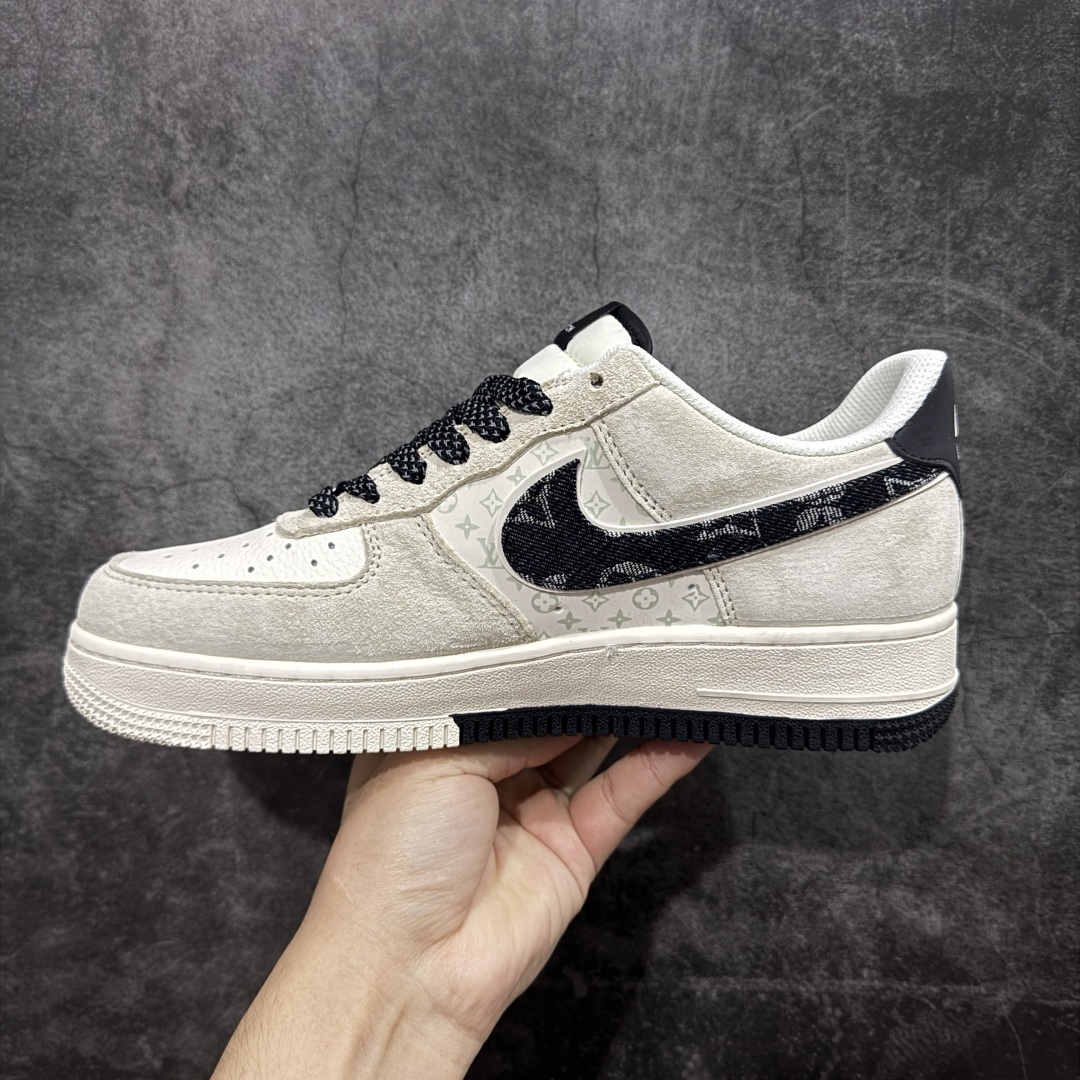 图片[2]-【定制版】海外爆款限量发售！公司级Nike Air Force 1 \’07 Low “LV联名——猪八米白黑”空军一号 低帮 运动鞋 休闲鞋 折边针车 工艺难度大 原楦头原纸板 原装鞋盒 定制五金配件 内置全掌气垫 原厂鞋底 货号：MZ9588-801 尺码：36 36.5 37.5 38 38.5 39 40 40.5 41 42 42.5 43 44 44.5 45-选品中心