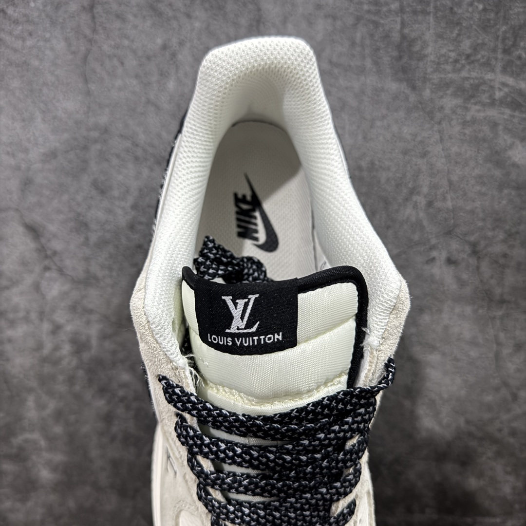 图片[8]-【定制版】海外爆款限量发售！公司级Nike Air Force 1 \’07 Low “LV联名——猪八米白黑”空军一号 低帮 运动鞋 休闲鞋 折边针车 工艺难度大 原楦头原纸板 原装鞋盒 定制五金配件 内置全掌气垫 原厂鞋底 货号：MZ9588-801 尺码：36 36.5 37.5 38 38.5 39 40 40.5 41 42 42.5 43 44 44.5 45-选品中心