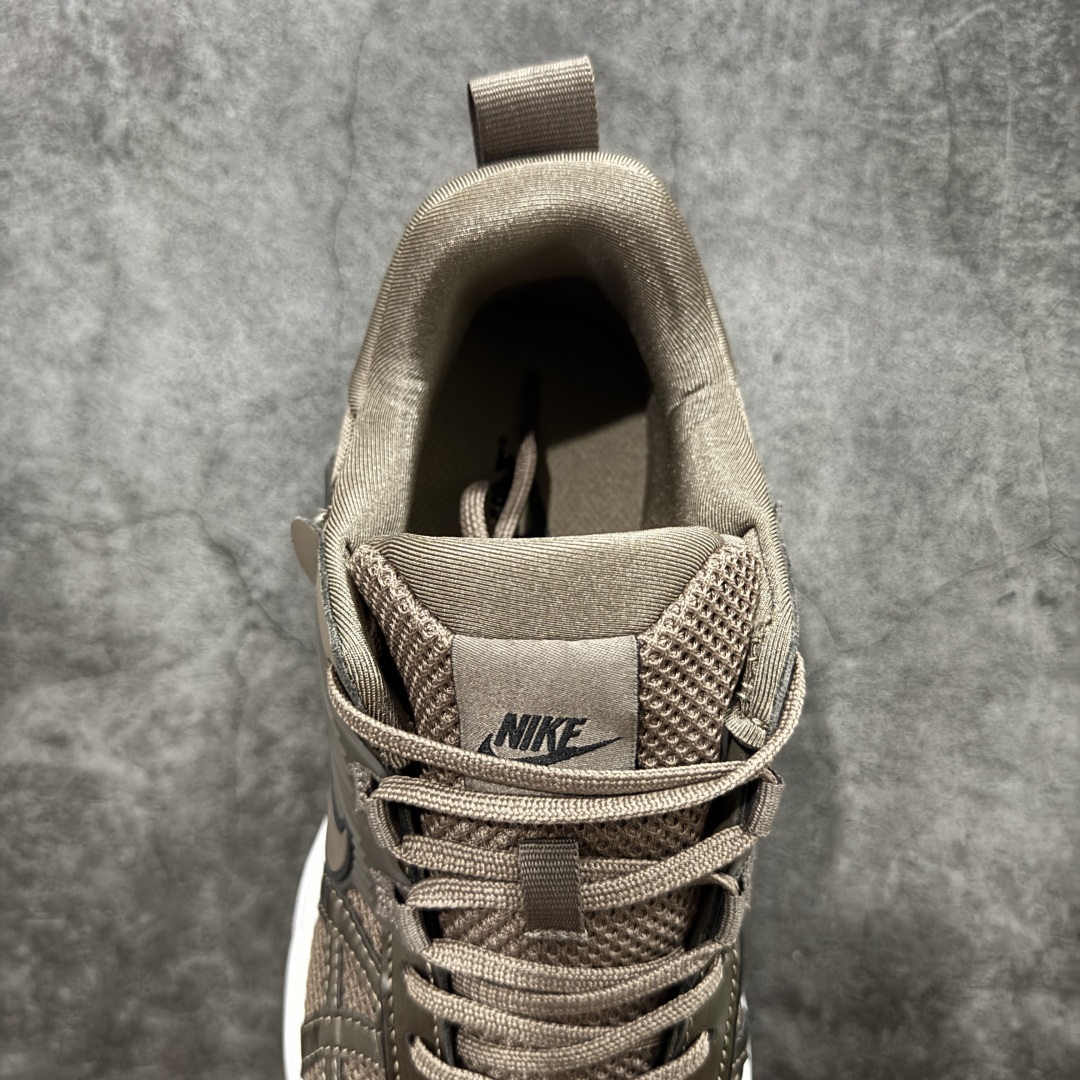 图片[8]-【公司级】NK V2k Runtekk 复古老爹鞋跑步鞋 FD0736-202 材质上使用大面积网眼 皮革 TPU 组成 支撑和透气性肯定不错 中底处由 Cushlon 泡绵打造 保证在压马路时可以提供优秀脚感 并通过一手做旧氧化效果突出复古感 中底造型很容易让大家联想到巴黎世家3XL 增高效果同样不能忽视 尺码：36-45-选品中心