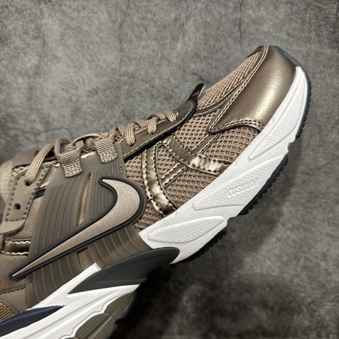 图片[6]-【公司级】NK V2k Runtekk 复古老爹鞋跑步鞋 FD0736-202 材质上使用大面积网眼 皮革 TPU 组成 支撑和透气性肯定不错 中底处由 Cushlon 泡绵打造 保证在压马路时可以提供优秀脚感 并通过一手做旧氧化效果突出复古感 中底造型很容易让大家联想到巴黎世家3XL 增高效果同样不能忽视 尺码：36-45-选品中心