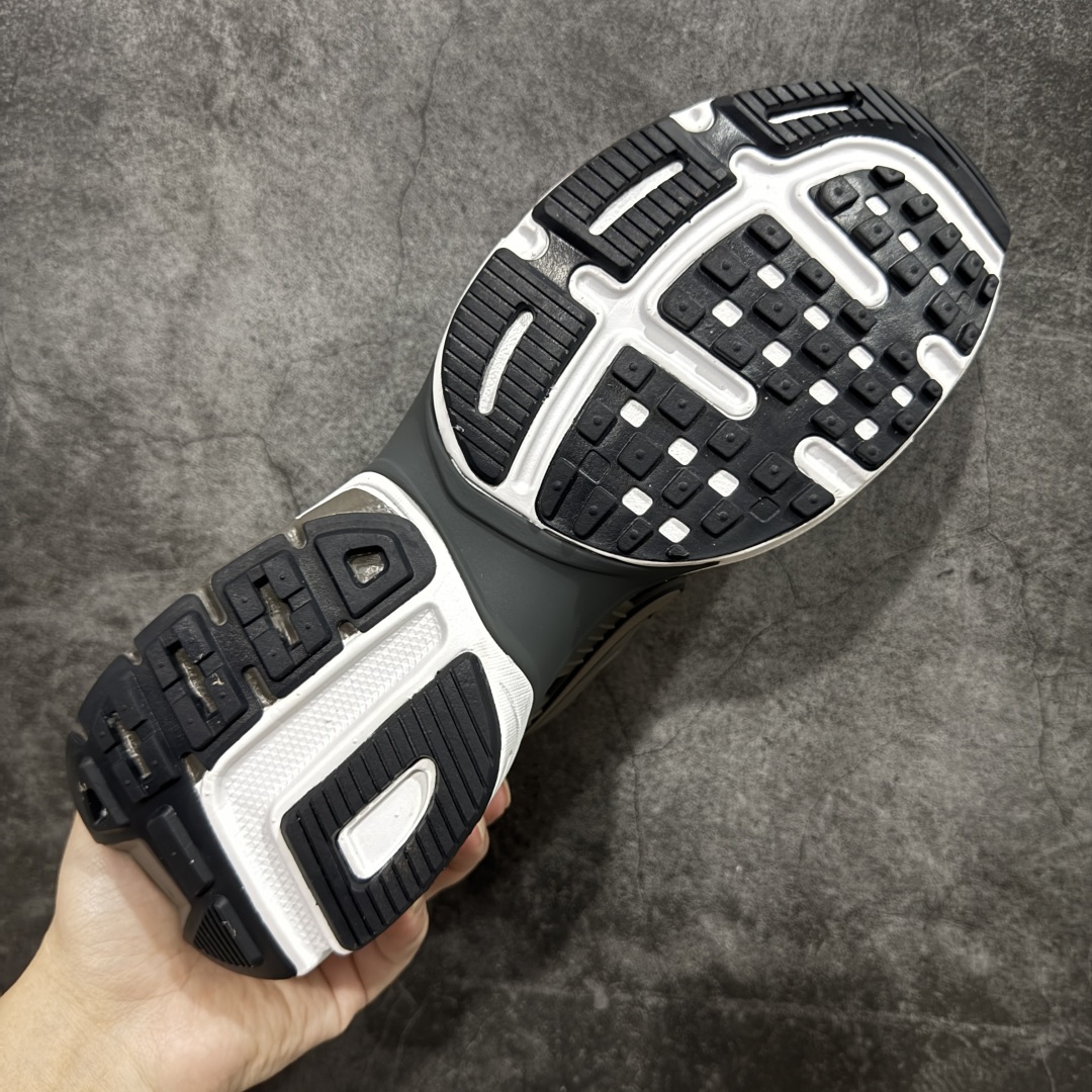 图片[9]-【公司级】NK V2k Runtekk 复古老爹鞋跑步鞋 FD0736-202 材质上使用大面积网眼 皮革 TPU 组成 支撑和透气性肯定不错 中底处由 Cushlon 泡绵打造 保证在压马路时可以提供优秀脚感 并通过一手做旧氧化效果突出复古感 中底造型很容易让大家联想到巴黎世家3XL 增高效果同样不能忽视 尺码：36-45-选品中心