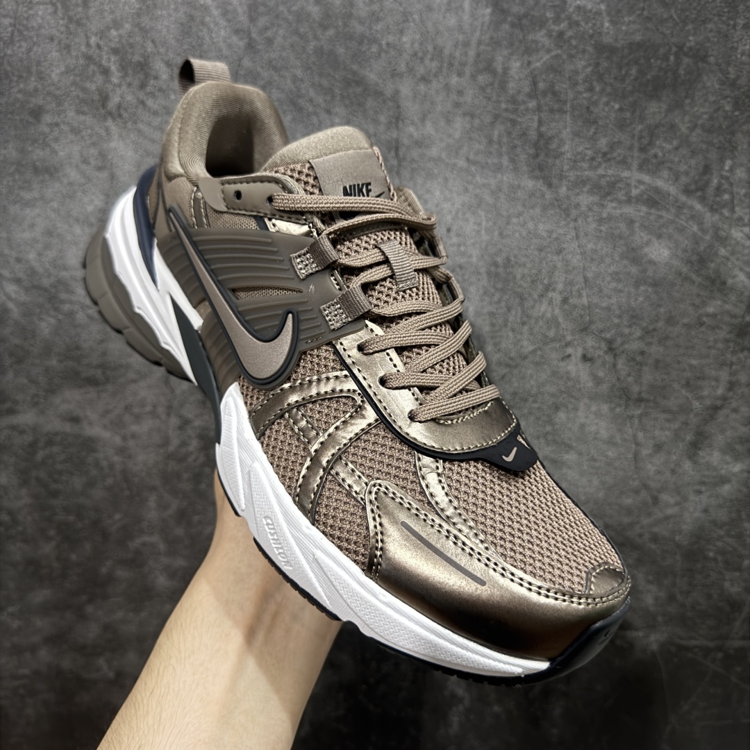 图片[3]-【公司级】NK V2k Runtekk 复古老爹鞋跑步鞋 FD0736-202 材质上使用大面积网眼 皮革 TPU 组成 支撑和透气性肯定不错 中底处由 Cushlon 泡绵打造 保证在压马路时可以提供优秀脚感 并通过一手做旧氧化效果突出复古感 中底造型很容易让大家联想到巴黎世家3XL 增高效果同样不能忽视 尺码：36-45-选品中心