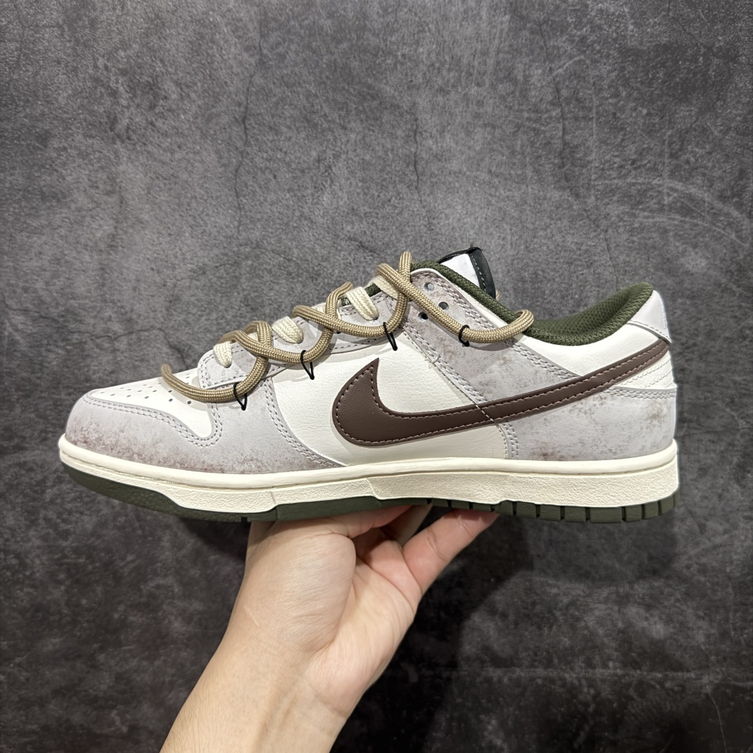 图片[2]-【YC纯原】Nike Dunk Low 羽毛 棕白 此款以经典Dunk Low为廓形，醇厚米白为画布，做旧白交织浅棕鞋带，如大地本色般沉稳包容。标志性黑 Swoosh 划破沉闷，后跟细腻羽毛图腾，是打破常规的个性签章。点缀一抹亮橙，激活视觉记忆。拒绝千篇一律，以细节夺目，重构都市步履美学。 货号： HF5441-102 尺码： 40 40.5 41 42 42.5 43 44 44.5 45 46-选品中心