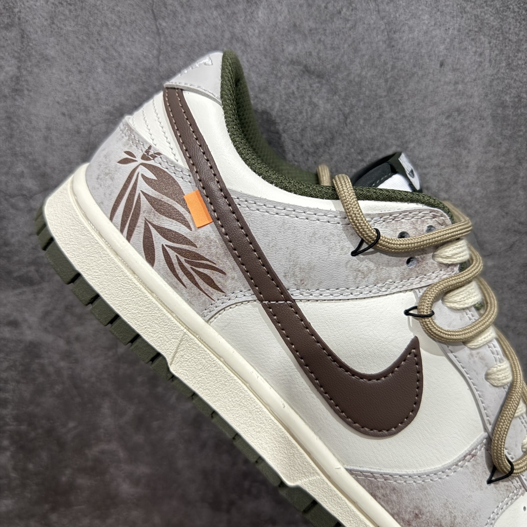 图片[7]-【YC纯原】Nike Dunk Low 羽毛 棕白 此款以经典Dunk Low为廓形，醇厚米白为画布，做旧白交织浅棕鞋带，如大地本色般沉稳包容。标志性黑 Swoosh 划破沉闷，后跟细腻羽毛图腾，是打破常规的个性签章。点缀一抹亮橙，激活视觉记忆。拒绝千篇一律，以细节夺目，重构都市步履美学。 货号： HF5441-102 尺码： 40 40.5 41 42 42.5 43 44 44.5 45 46-选品中心