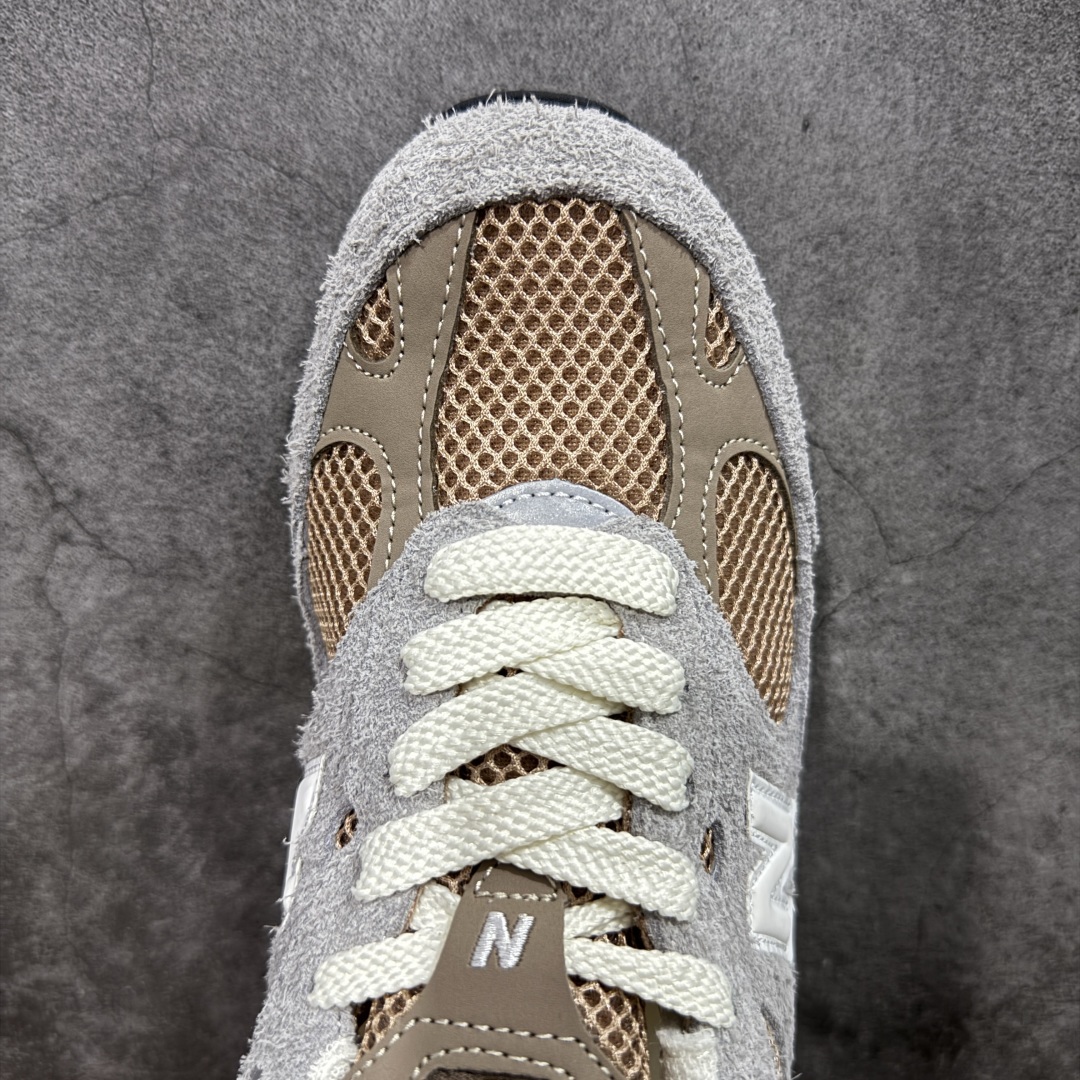 图片[5]-【K版纯原】New Balance U993GG 新百伦NB993总统复古慢跑鞋 正确3M反光细节 原楦原纸版开发 正确6层组合底模精密开发 后跟透明TPU水晶装饰条稳固 沿用了引以为傲的跑鞋手工技艺 采用猪皮绒面并包裹局部透气网面的鞋身设计 菱网鞋舌上刻有New Balance USA 鞋面依旧身着经典的大热之灰 彰显了其高端的品质身份 尺码：36 37 37.5 38 38.5 39 40 40.5 41 42 42.5 43 44 45.5-选品中心