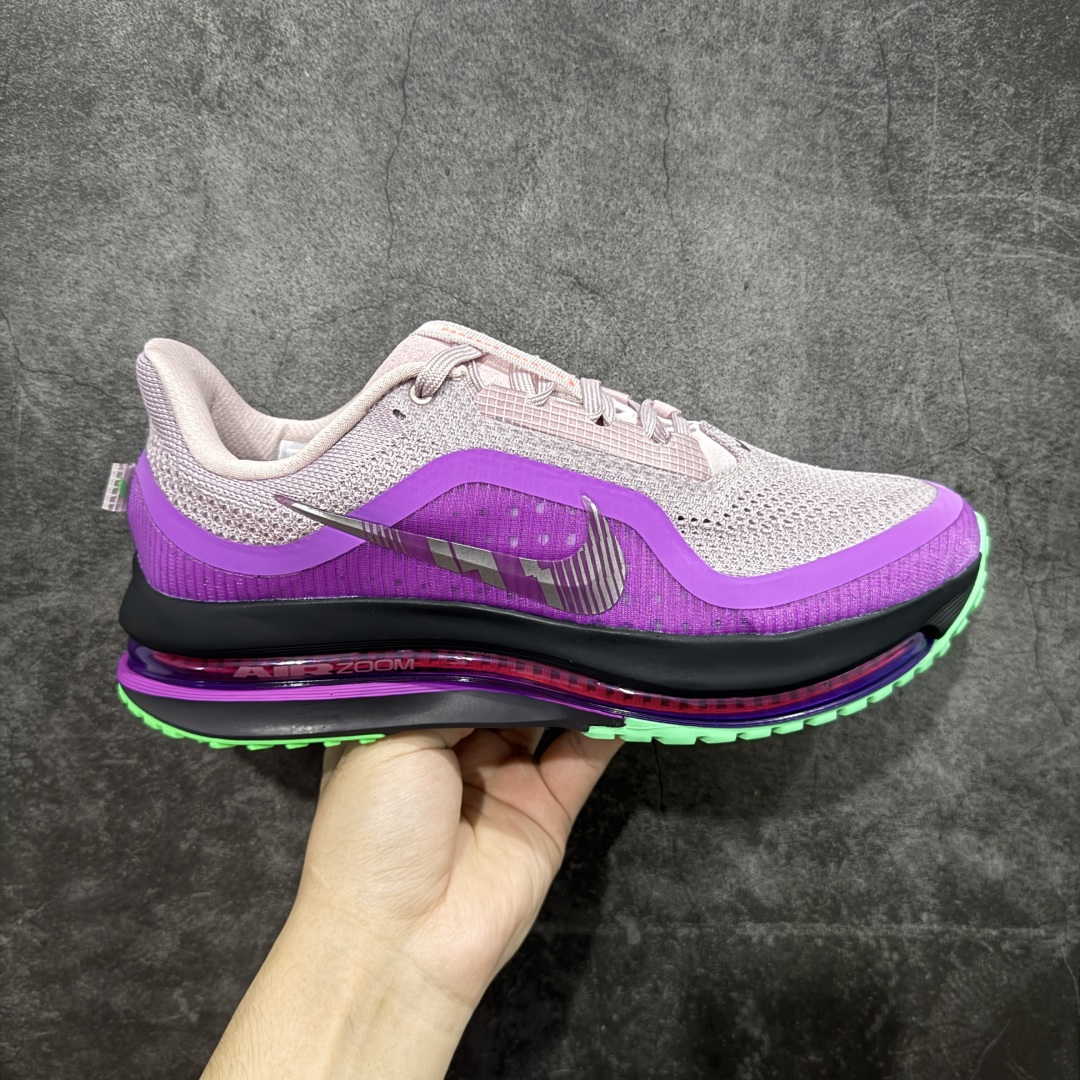 【S版纯原】Nike Pegasus Premium Airscape 舒适百搭减震防滑耐磨透气 低帮跑步鞋     低帮跑步鞋,粉紫色,简约又不失活力,上脚超吸睛。  它不仅颜值高,性能更是一绝!  全掌气垫科技,减震防滑超耐磨,每一步都能感受到强劲回弹,给双脚舒适支撑。  透气鞋面,跑步时双脚也能自由呼吸。    #独家原包 原底原料 开模打造  #原厂鞋标 高精密准度  #原楦原纸板开发 匹配原版98%以上  #后跟弧度 正确呈现  #原厂皮料 质感无敌  #皮料切割干净 无任何毛边 清洁度细节完美    货号:II0602-500    尺码:35.5-46-选品中心