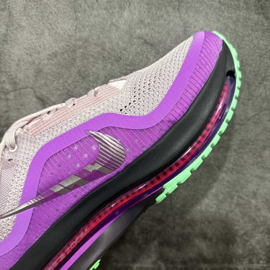 图片[6]-【S版纯原】Nike Pegasus Premium Airscape 舒适百搭减震防滑耐磨透气 低帮跑步鞋     低帮跑步鞋，粉紫色，简约又不失活力，上脚超吸睛。  它不仅颜值高，性能更是一绝！  全掌气垫科技，减震防滑超耐磨，每一步都能感受到强劲回弹，给双脚舒适支撑。  透气鞋面，跑步时双脚也能自由呼吸。    #独家原包 原底原料 开模打造  #原厂鞋标 高精密准度  #原楦原纸板开发 匹配原版98%以上  #后跟弧度 正确呈现  #原厂皮料 质感无敌  #皮料切割干净 无任何毛边 清洁度细节完美    货号：II0602-500    尺码：35.5-46-选品中心