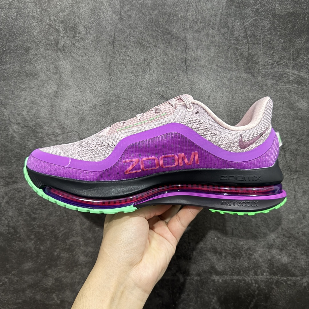 图片[2]-【S版纯原】Nike Pegasus Premium Airscape 舒适百搭减震防滑耐磨透气 低帮跑步鞋     低帮跑步鞋，粉紫色，简约又不失活力，上脚超吸睛。  它不仅颜值高，性能更是一绝！  全掌气垫科技，减震防滑超耐磨，每一步都能感受到强劲回弹，给双脚舒适支撑。  透气鞋面，跑步时双脚也能自由呼吸。    #独家原包 原底原料 开模打造  #原厂鞋标 高精密准度  #原楦原纸板开发 匹配原版98%以上  #后跟弧度 正确呈现  #原厂皮料 质感无敌  #皮料切割干净 无任何毛边 清洁度细节完美    货号：II0602-500    尺码：35.5-46-选品中心