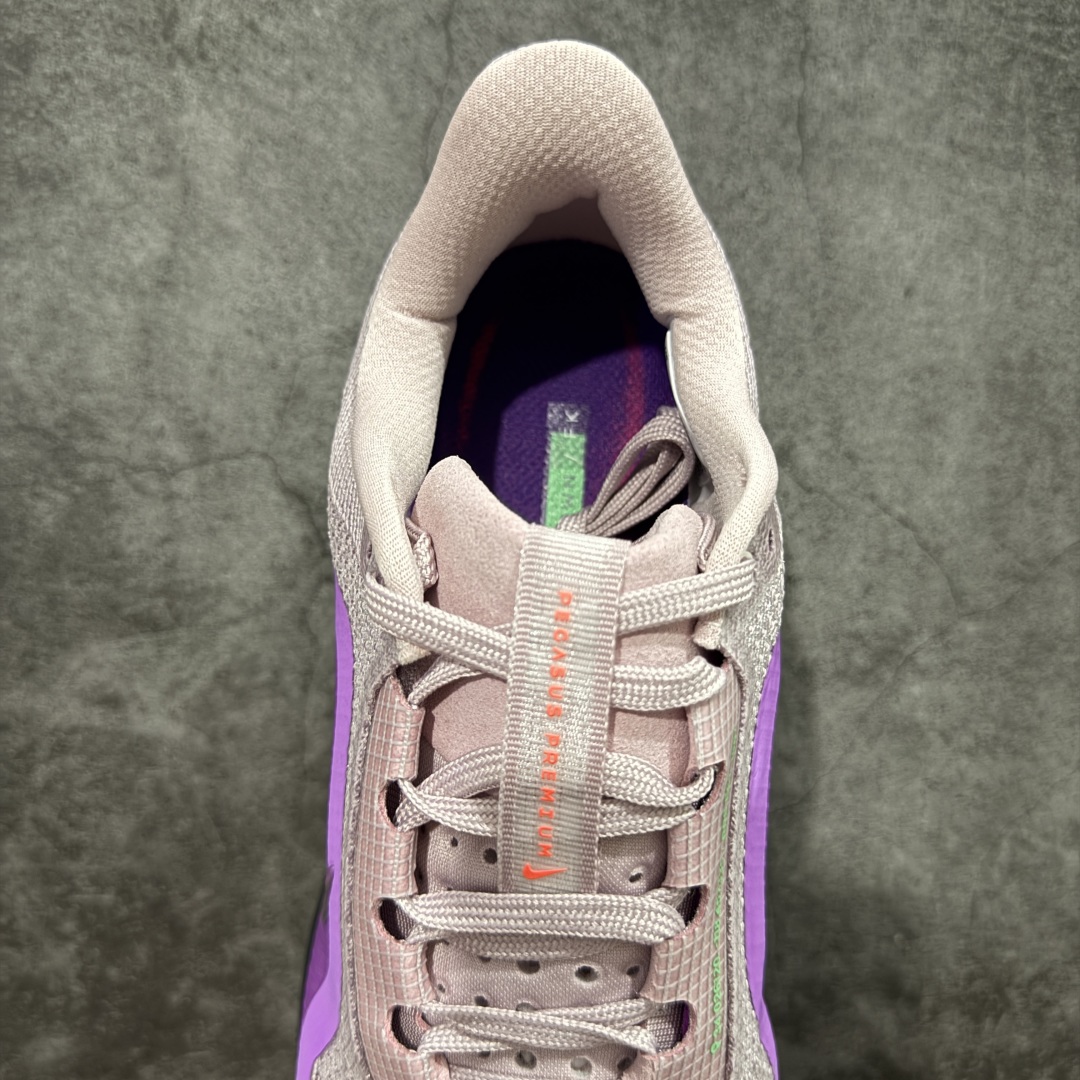 图片[8]-【S版纯原】Nike Pegasus Premium Airscape 舒适百搭减震防滑耐磨透气 低帮跑步鞋     低帮跑步鞋，粉紫色，简约又不失活力，上脚超吸睛。  它不仅颜值高，性能更是一绝！  全掌气垫科技，减震防滑超耐磨，每一步都能感受到强劲回弹，给双脚舒适支撑。  透气鞋面，跑步时双脚也能自由呼吸。    #独家原包 原底原料 开模打造  #原厂鞋标 高精密准度  #原楦原纸板开发 匹配原版98%以上  #后跟弧度 正确呈现  #原厂皮料 质感无敌  #皮料切割干净 无任何毛边 清洁度细节完美    货号：II0602-500    尺码：35.5-46-选品中心