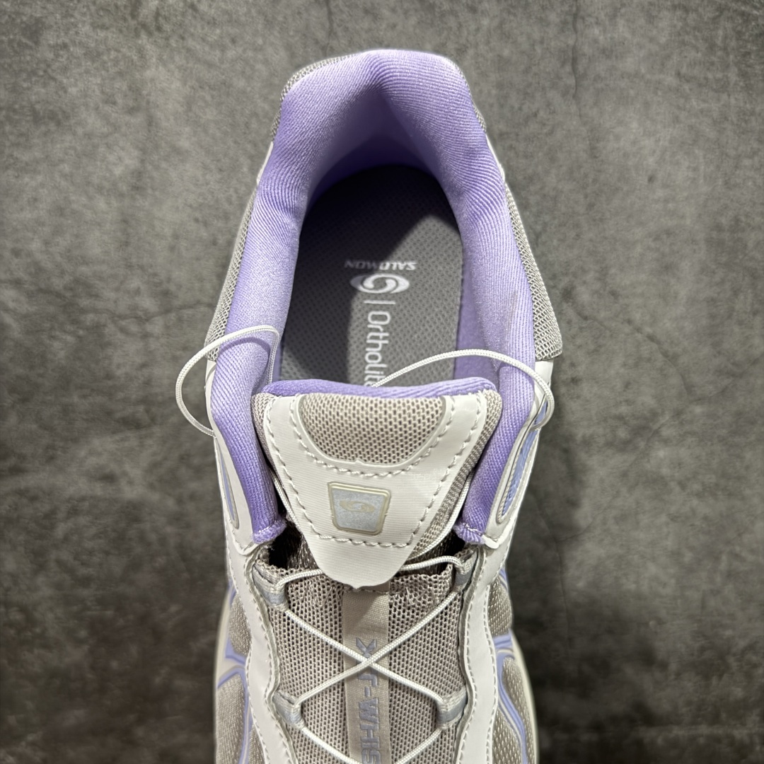 图片[8]-【666版本】SALOMON 萨洛蒙 XT-WHISPER 舒适百搭耐磨轻便低帮 休闲越野训练城市通勤跑步鞋 男女同款 灰紫 纯原外贸平台特供订单 耗时半年巨作 #全套原纸板楦头开发 #原厂特供网布配套加持 #确保原汁原味 完美呈现版型 #原档数据独家私模五层组合大底 #男女鞋同步官方开发至46 #原装Ortholite轻量化鞋垫 #中底布带钢印编号 原厂TPU锁扣 #进口港宝加持 后跟自然饱满 还原公司包裹性 #鞋面采用SENSIFT贴合技术 #全方位贴合包裹脚型 #鞋跟部鞋底牵引设计 #提供强大的抓地性能 #更适应野外崎岖不平的道路 #基于 SALOMON 初代 XT 鞋身造型并搭载 4D ADVANCED CHASSIS™ 大底打造而成 为这款 XT-WHISPER 带来了多项足部控制与保护等功能性 如在运动过程中控制左右晃动的过程而提高稳定性、改善长途越野过程中足中到足尖的过渡、提高感知岩石的精确度以抵抗尖锐物体对脚底的伤害以及采用动态缓冲来增强穿着舒适感 从而减轻疲劳感 使 XT-WHISPER 成为一双舒适且安全的户外之履 货号：477614 尺码：36 36.5 37.5 38 38.5 39 40 40.5 41 42 42.5 43 44 45 46-选品中心