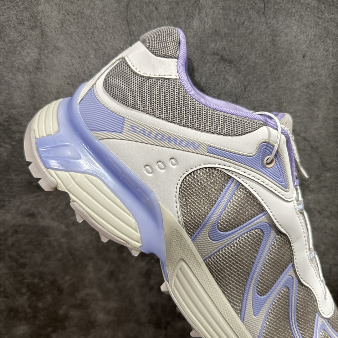 图片[7]-【666版本】SALOMON 萨洛蒙 XT-WHISPER 舒适百搭耐磨轻便低帮 休闲越野训练城市通勤跑步鞋 男女同款 灰紫 纯原外贸平台特供订单 耗时半年巨作 #全套原纸板楦头开发 #原厂特供网布配套加持 #确保原汁原味 完美呈现版型 #原档数据独家私模五层组合大底 #男女鞋同步官方开发至46 #原装Ortholite轻量化鞋垫 #中底布带钢印编号 原厂TPU锁扣 #进口港宝加持 后跟自然饱满 还原公司包裹性 #鞋面采用SENSIFT贴合技术 #全方位贴合包裹脚型 #鞋跟部鞋底牵引设计 #提供强大的抓地性能 #更适应野外崎岖不平的道路 #基于 SALOMON 初代 XT 鞋身造型并搭载 4D ADVANCED CHASSIS™ 大底打造而成 为这款 XT-WHISPER 带来了多项足部控制与保护等功能性 如在运动过程中控制左右晃动的过程而提高稳定性、改善长途越野过程中足中到足尖的过渡、提高感知岩石的精确度以抵抗尖锐物体对脚底的伤害以及采用动态缓冲来增强穿着舒适感 从而减轻疲劳感 使 XT-WHISPER 成为一双舒适且安全的户外之履 货号：477614 尺码：36 36.5 37.5 38 38.5 39 40 40.5 41 42 42.5 43 44 45 46-选品中心